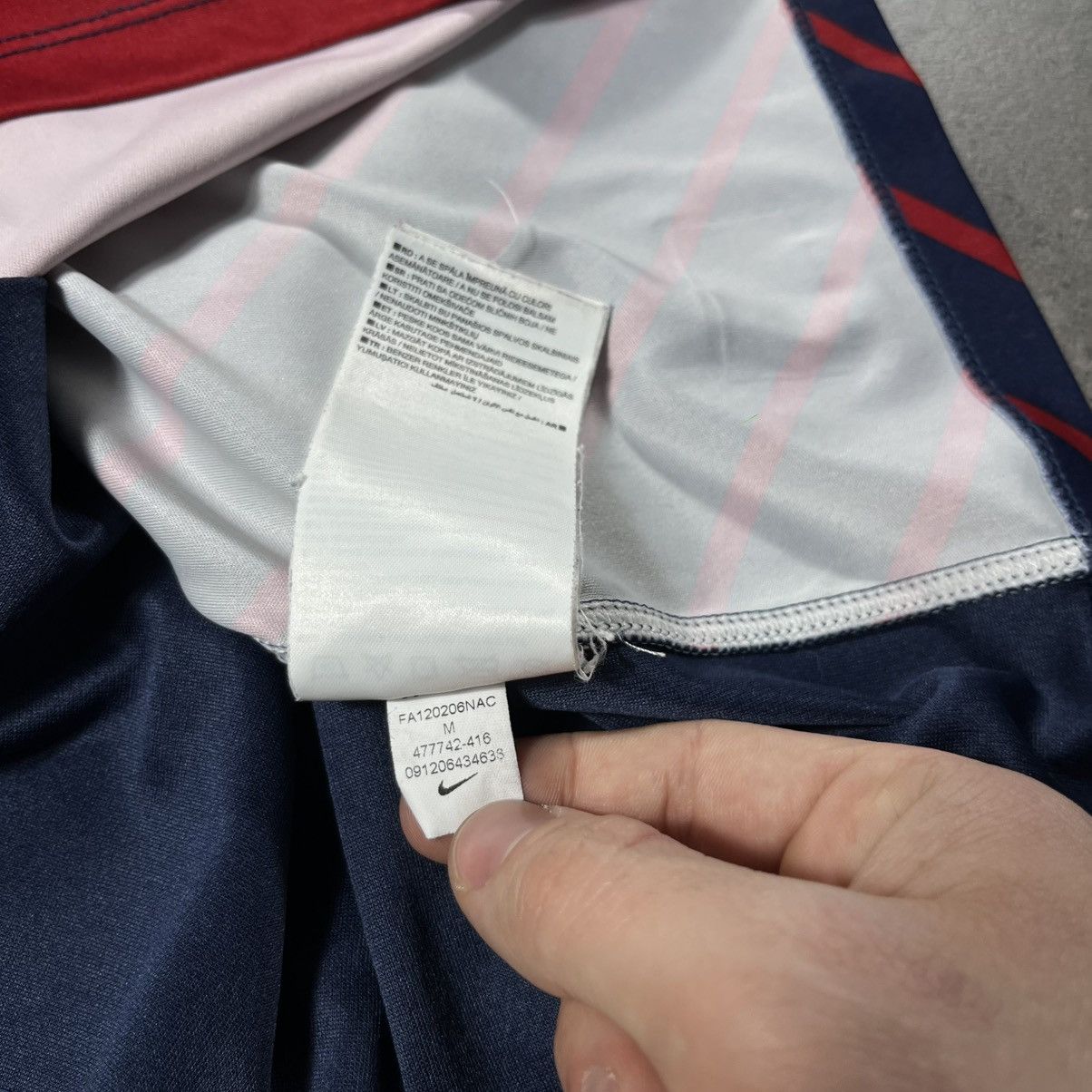 Nike Vintage Nike Paris Saint Germain PSG Blokecore Jersey Tee Size US M / EU 48-50 / 2 - 15 Thumbnail