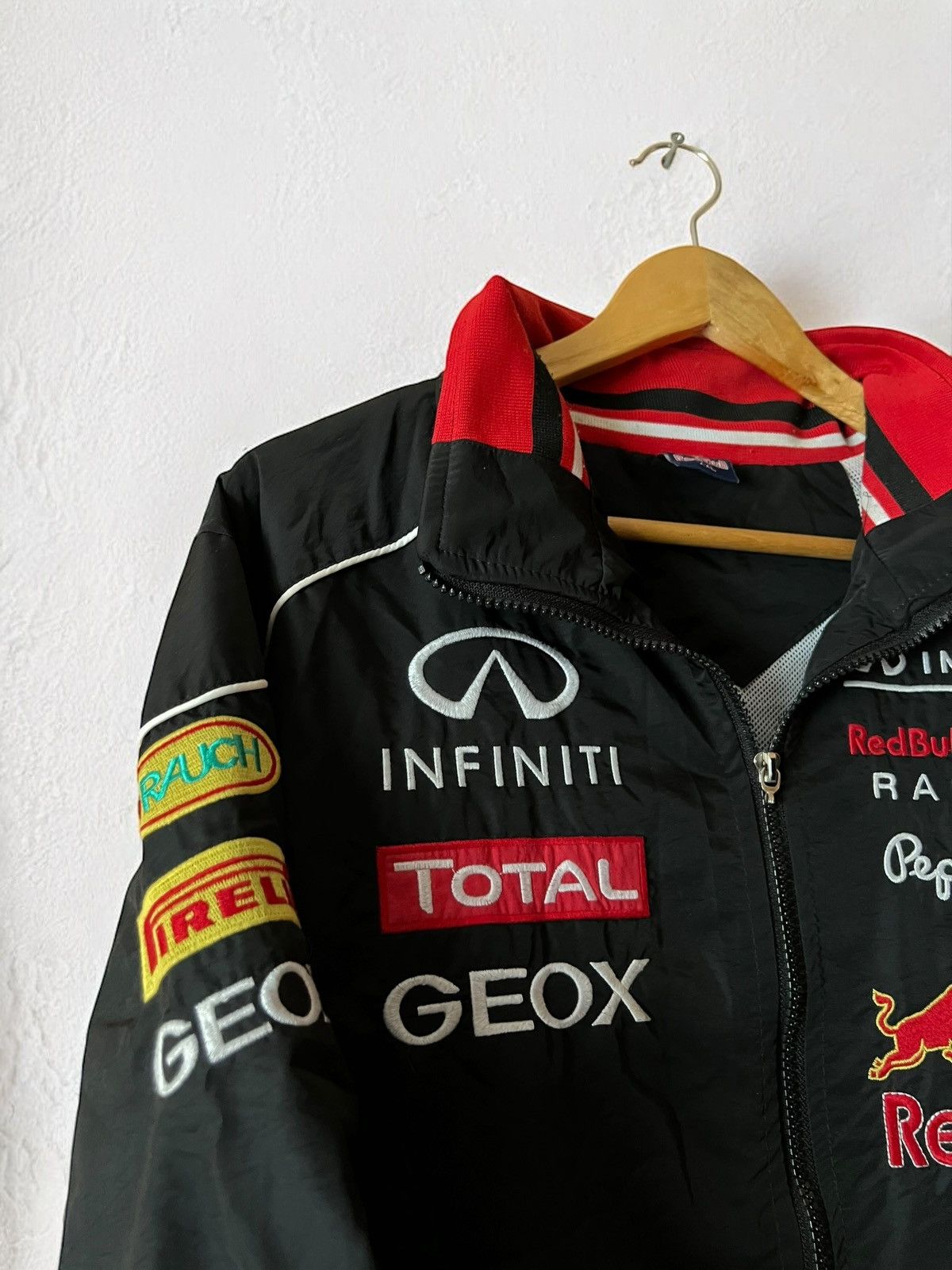 Red Bull × Vintage RED BULL RACING INFINITI VINTAGE RACING JACKET CARS MOTO Size US XL / EU 56 / 4 - 6 Thumbnail