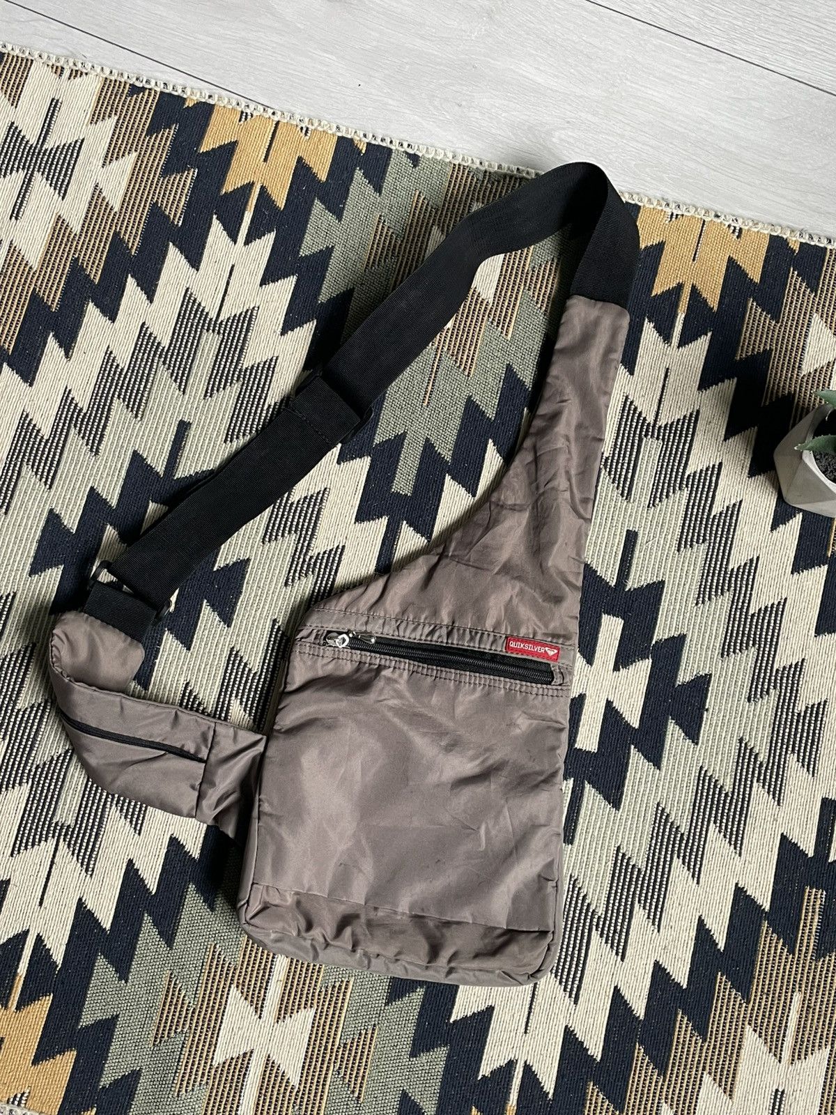 Quiksilver Vintage Quiksilver Y2K Logo Sling Bag Crossbody Size ONE SIZE - 2 Thumbnail