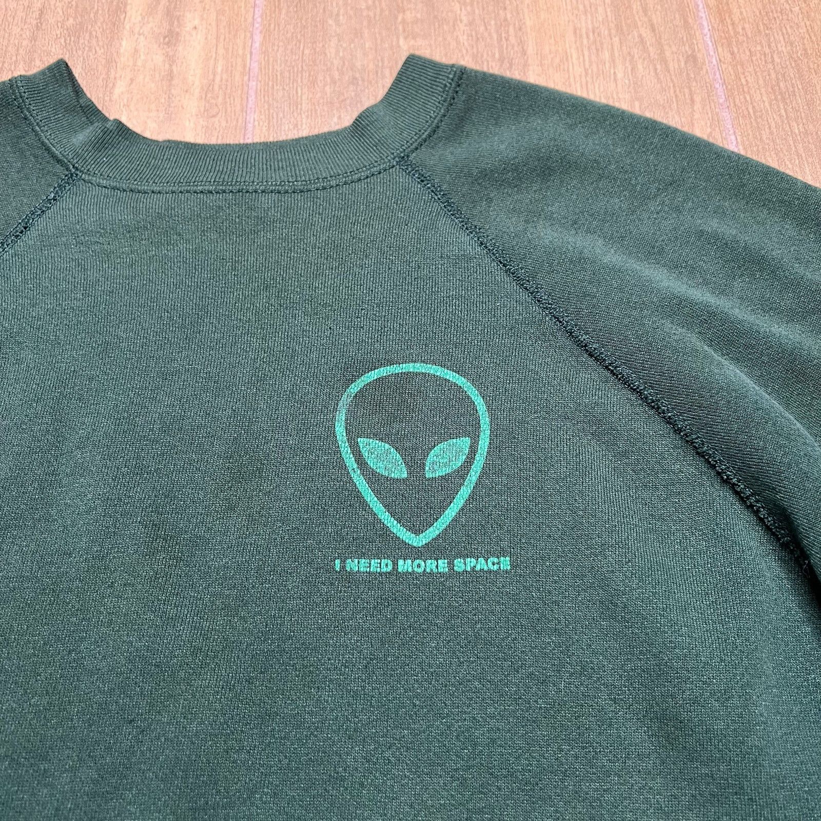 Vintage Vintage Alien Head Sweatshirt I Need More Space Green XL/XXL Size US XL / EU 56 / 4 - 7 Thumbnail