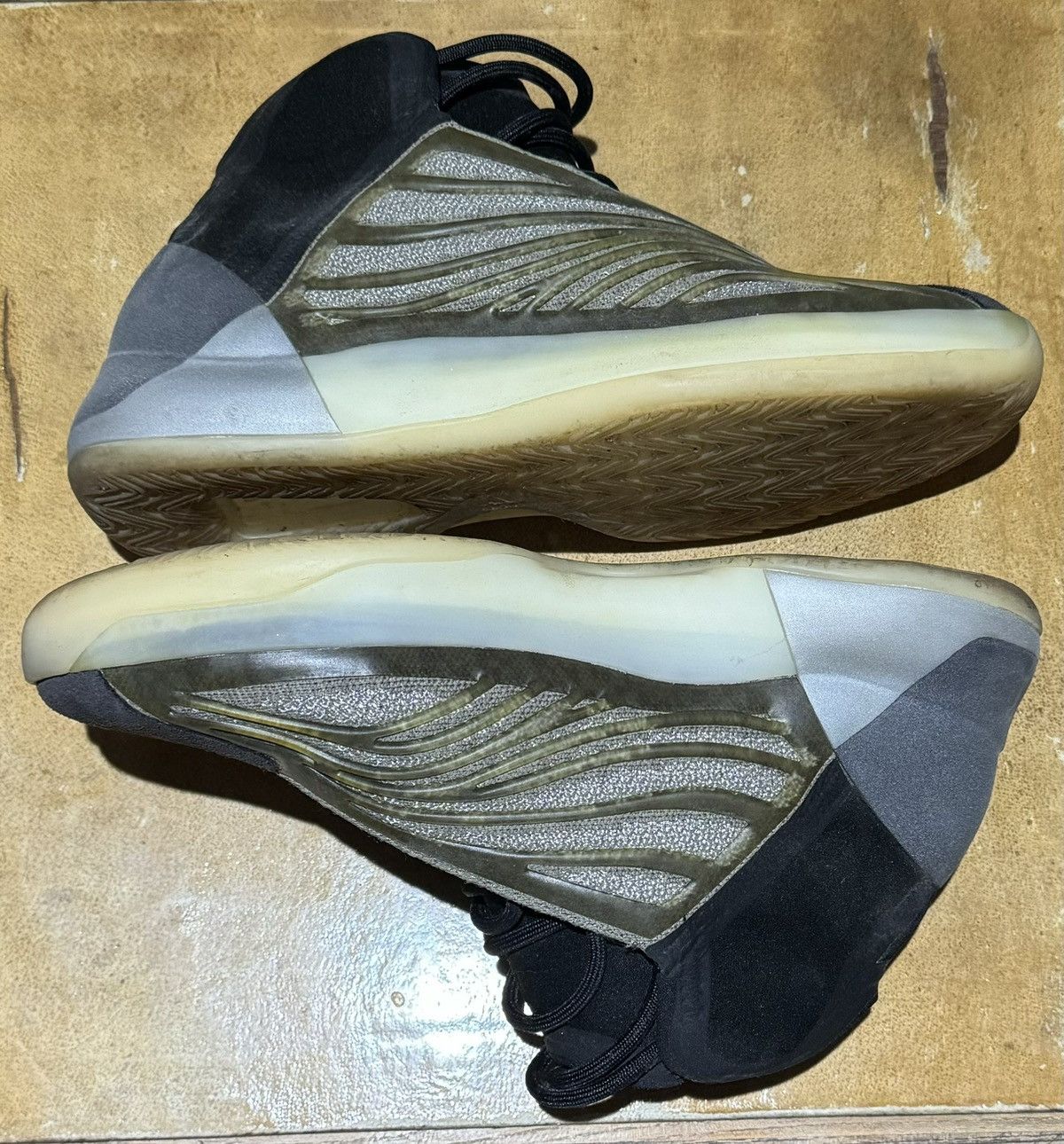 Adidas Adidas Yeezy Quantum Barium Size US 9 / EU 42 - 3 Thumbnail