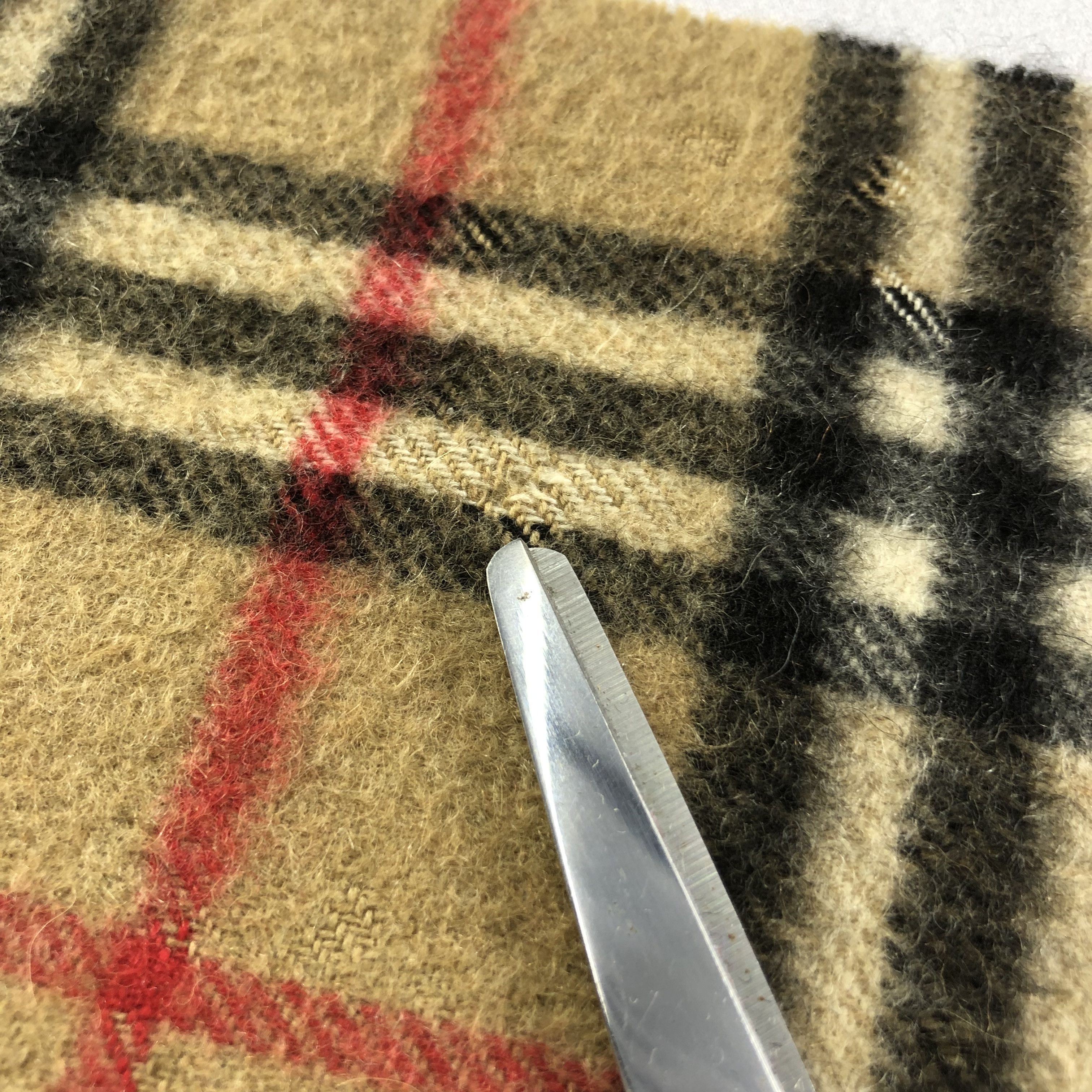 Burberry Burberrys Nova Check Tan Cashmere Scarf Muffler V2298 Size ONE SIZE - 6 Thumbnail