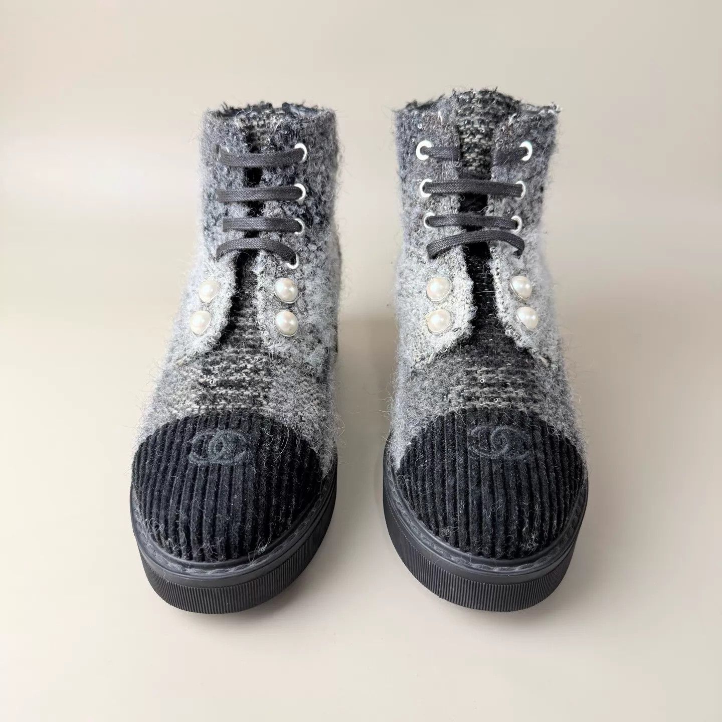 Chanel CHANEL black gray pearl CC woven short boots 37.5 EU 99 new Size US 7 / IT 37 - 2 Thumbnail
