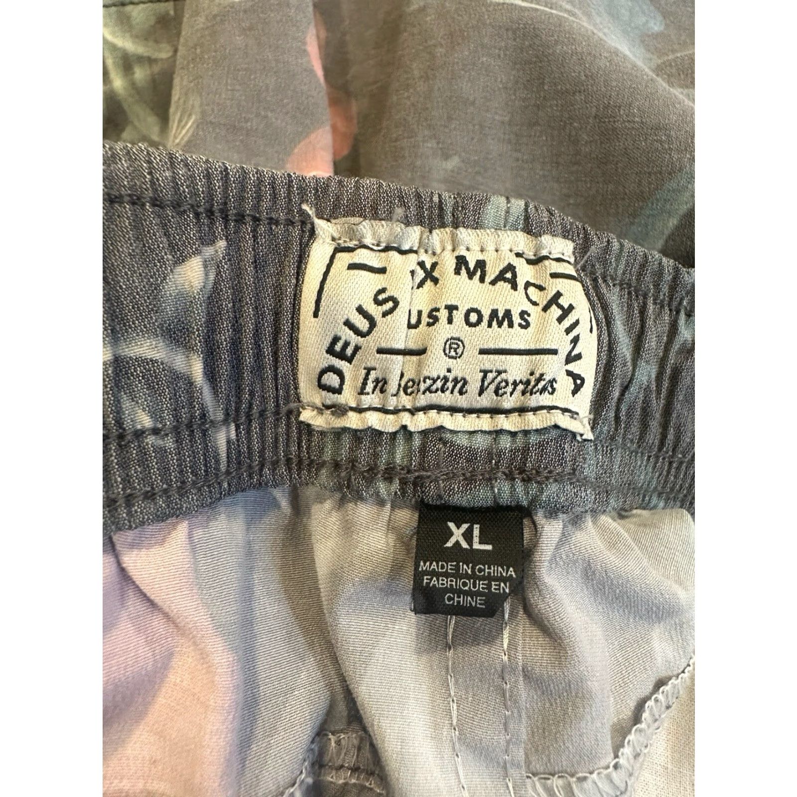 Deus Ex Machina deus ex machina swim trunks mens XL Black Trunks 18" waist 12" rise 7.5" inseam 12" leg opening good used GUC Vintage? (no, not vintage). Size US 36 / EU 52 - 7 Thumbnail