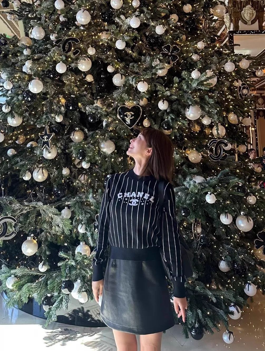 Chanel Chanel Black & White V Stripe Logo Knit Sweater 34 Size XS / US 0-2 / IT 36-38 - 9 Thumbnail