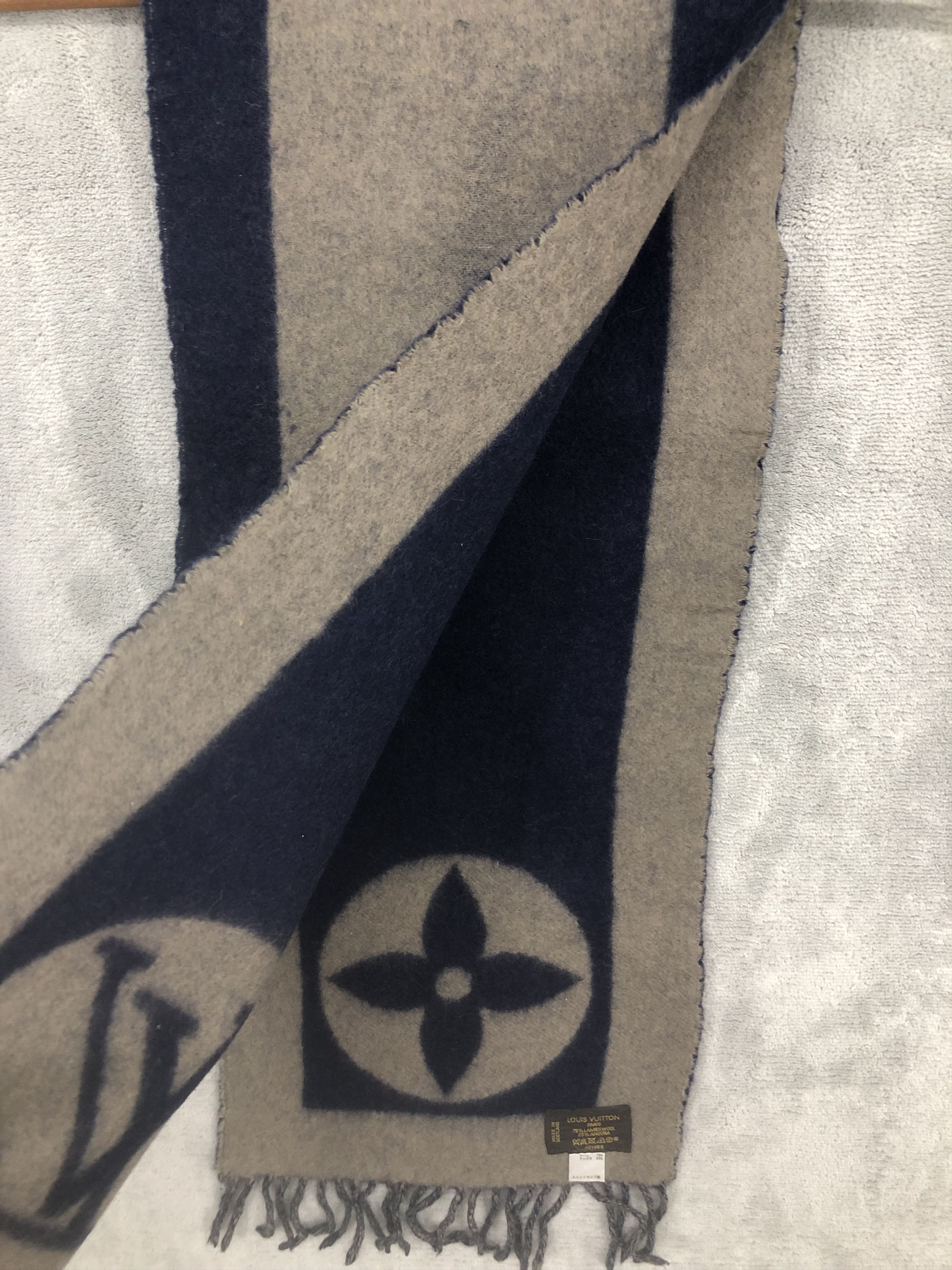 Louis Vuitton Vintage Louis Vuitton Wool Scarf Muffler Size ONE SIZE - 3 Thumbnail
