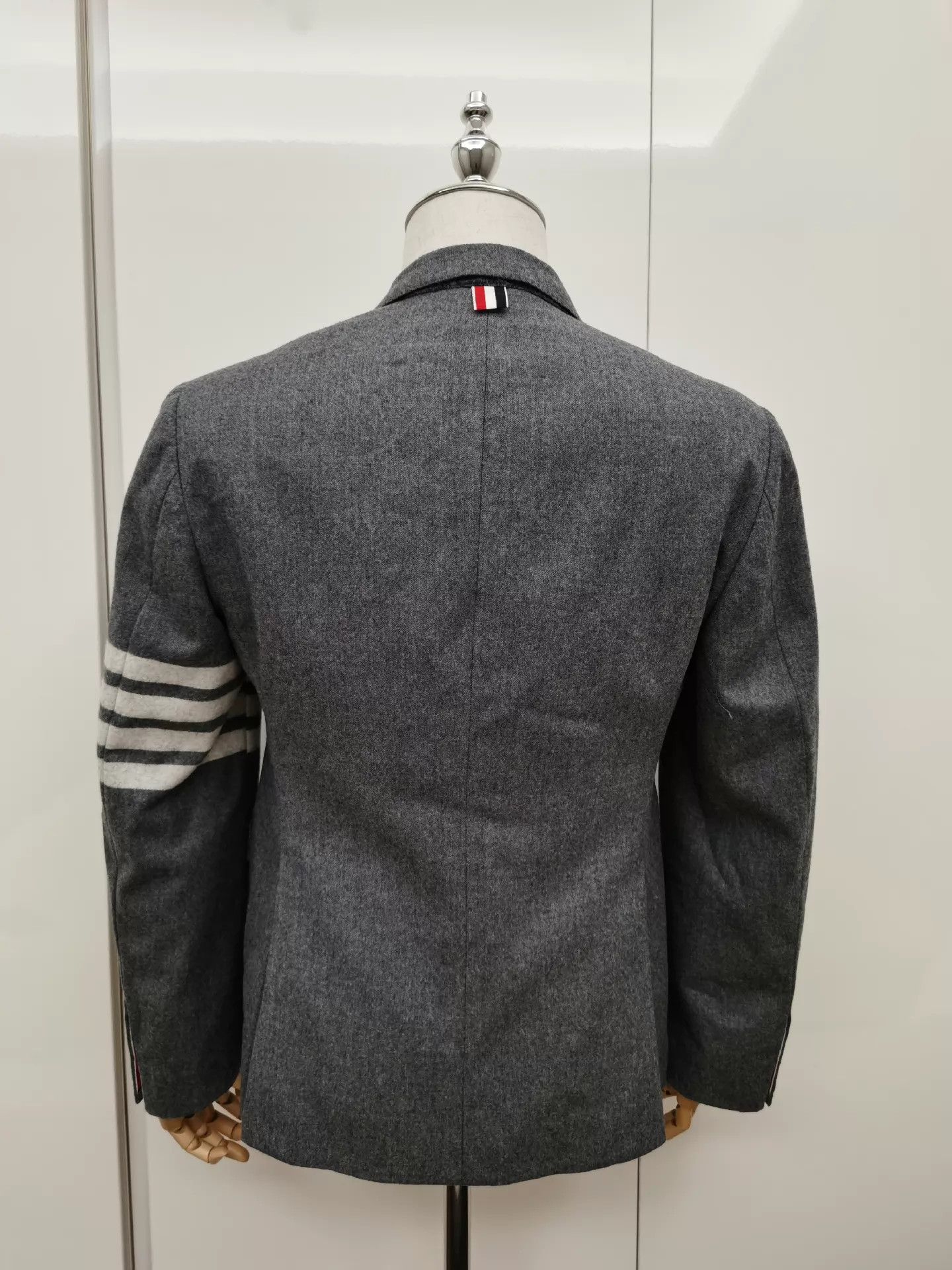 Thom Browne Thom Browne Wool Blazer Gray 2-3w, Collar Moth Size 1 Size US S / EU 44-46 / 1 - 5 Thumbnail