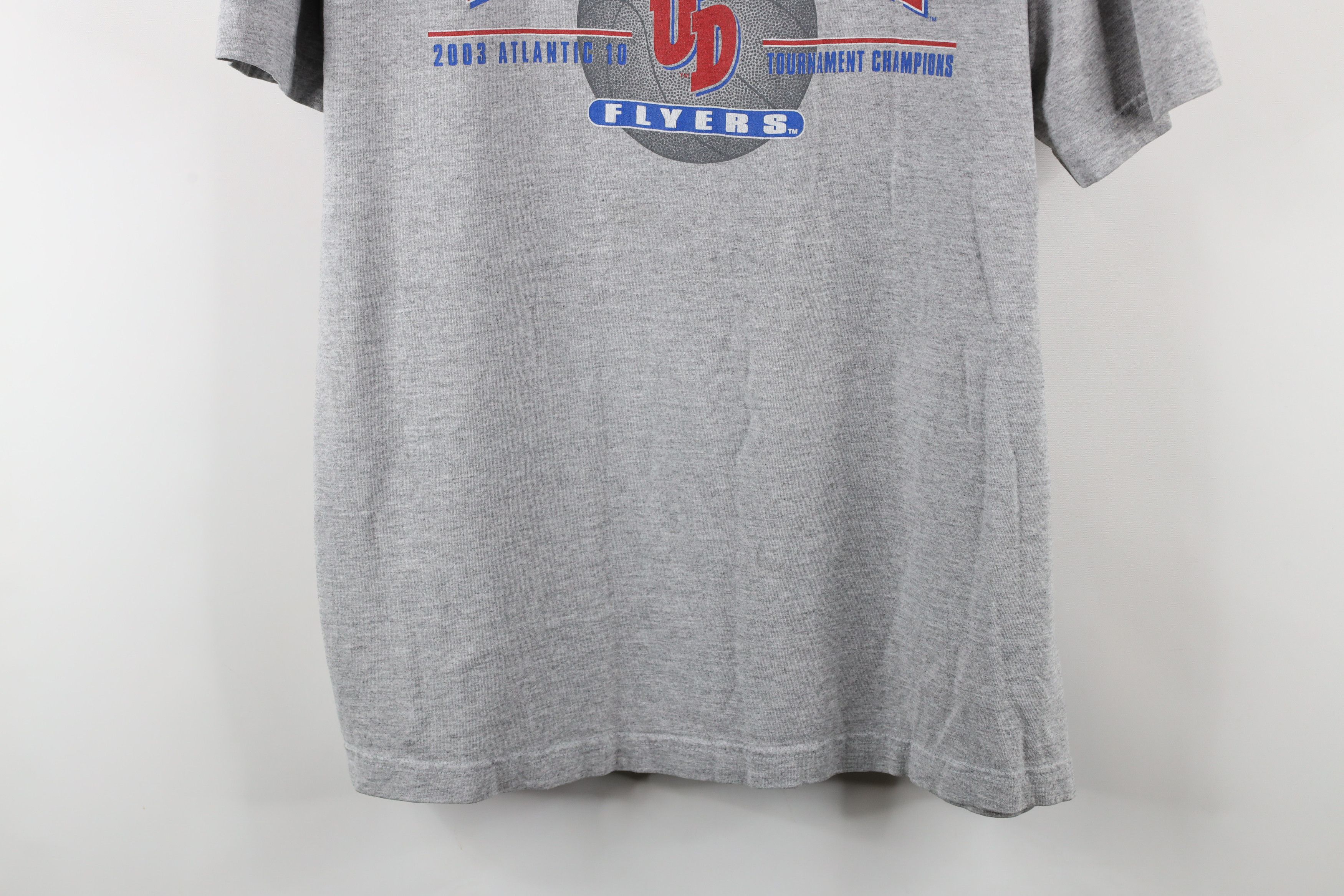 Vintage Vintage Y2K 10 Champs Dayton University Basketball T-Shirt Size US L / EU 52-54 / 3 - 3 Thumbnail