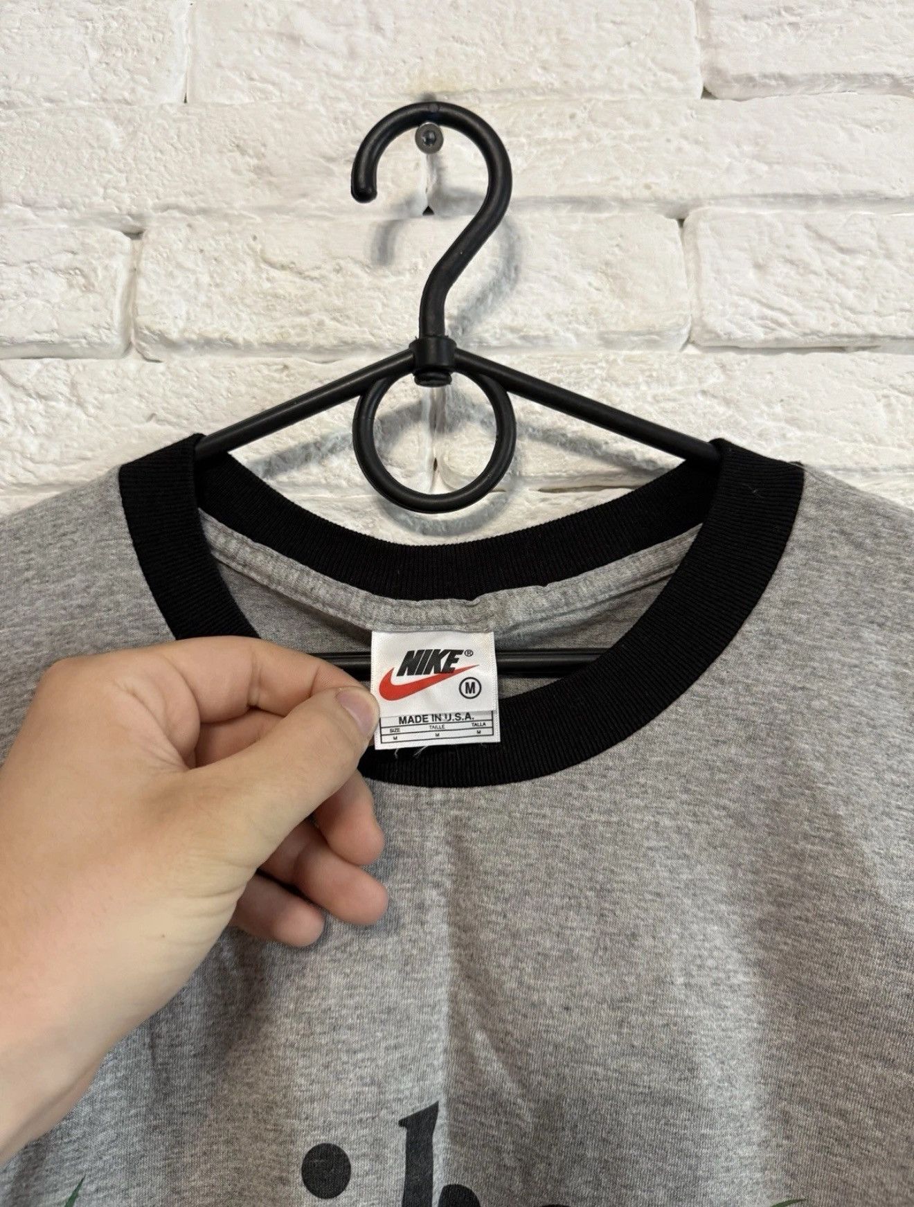 Nike Vintage Nike T-shirt Huge Logo Tee Sz M Size US M / EU 48-50 / 2 - 3 Thumbnail