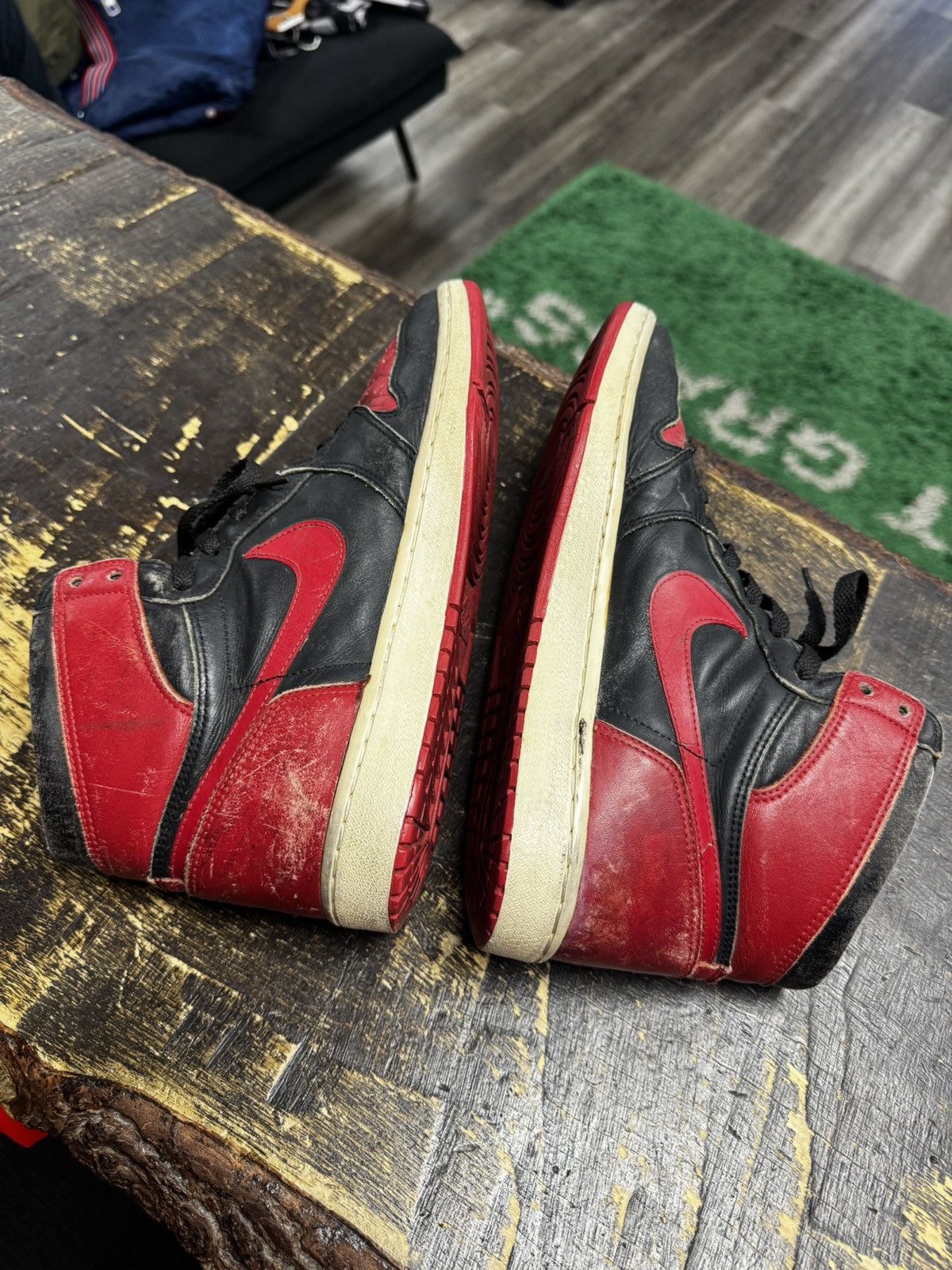 Jordan Brand Original 1985 Jordan 1 High Black Red Bred Sneakers Size US 12 / EU 45 - 6 Thumbnail