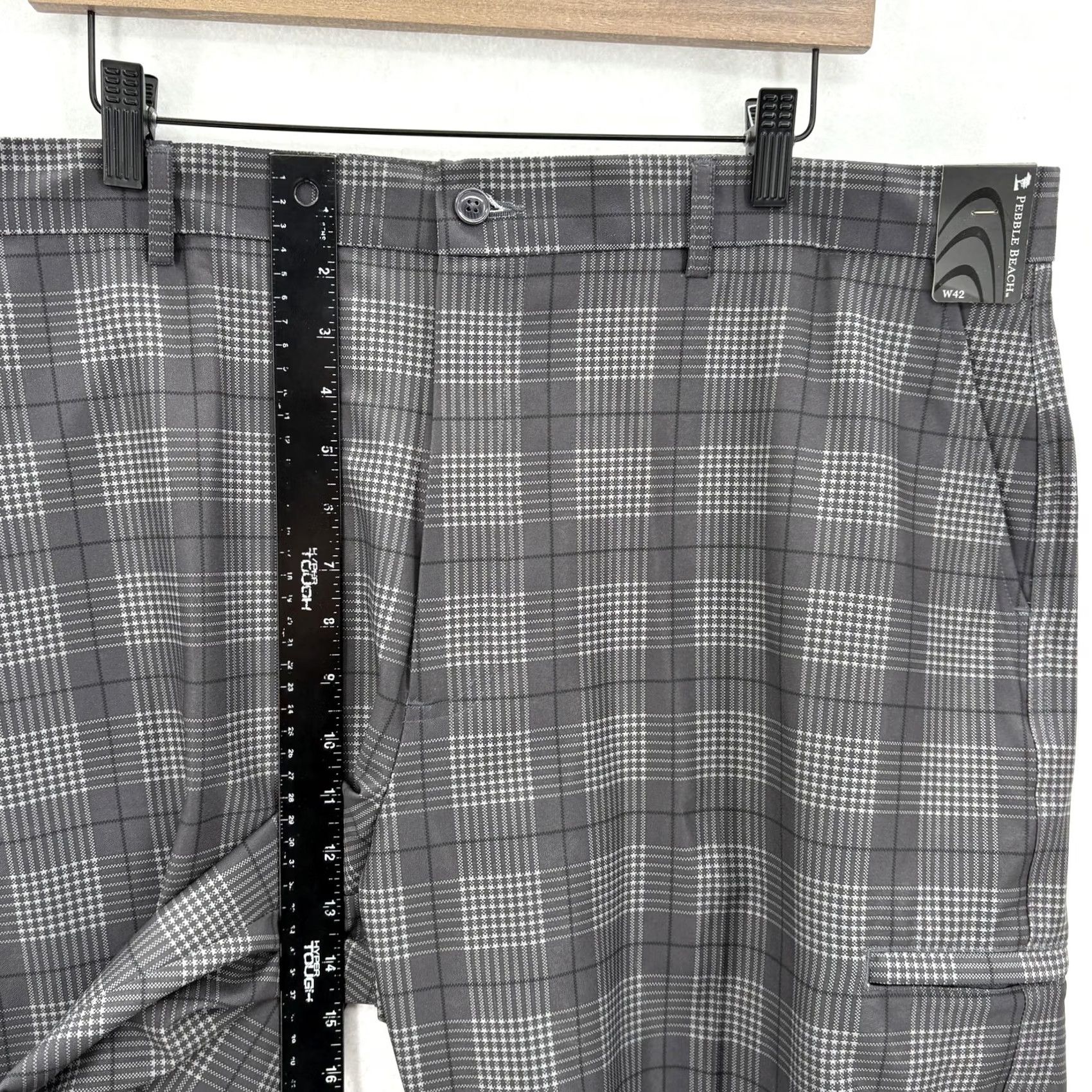 Vintage Pebble Beach Mens 42 Gray Plaid Cargo Shorts 10" Stretch NWT Casual Golf Polyester Spandex Moisture Wicking Pocket Front Zip Summer Inseam 10in Mens Size US 42 / EU 58 - 7 Thumbnail