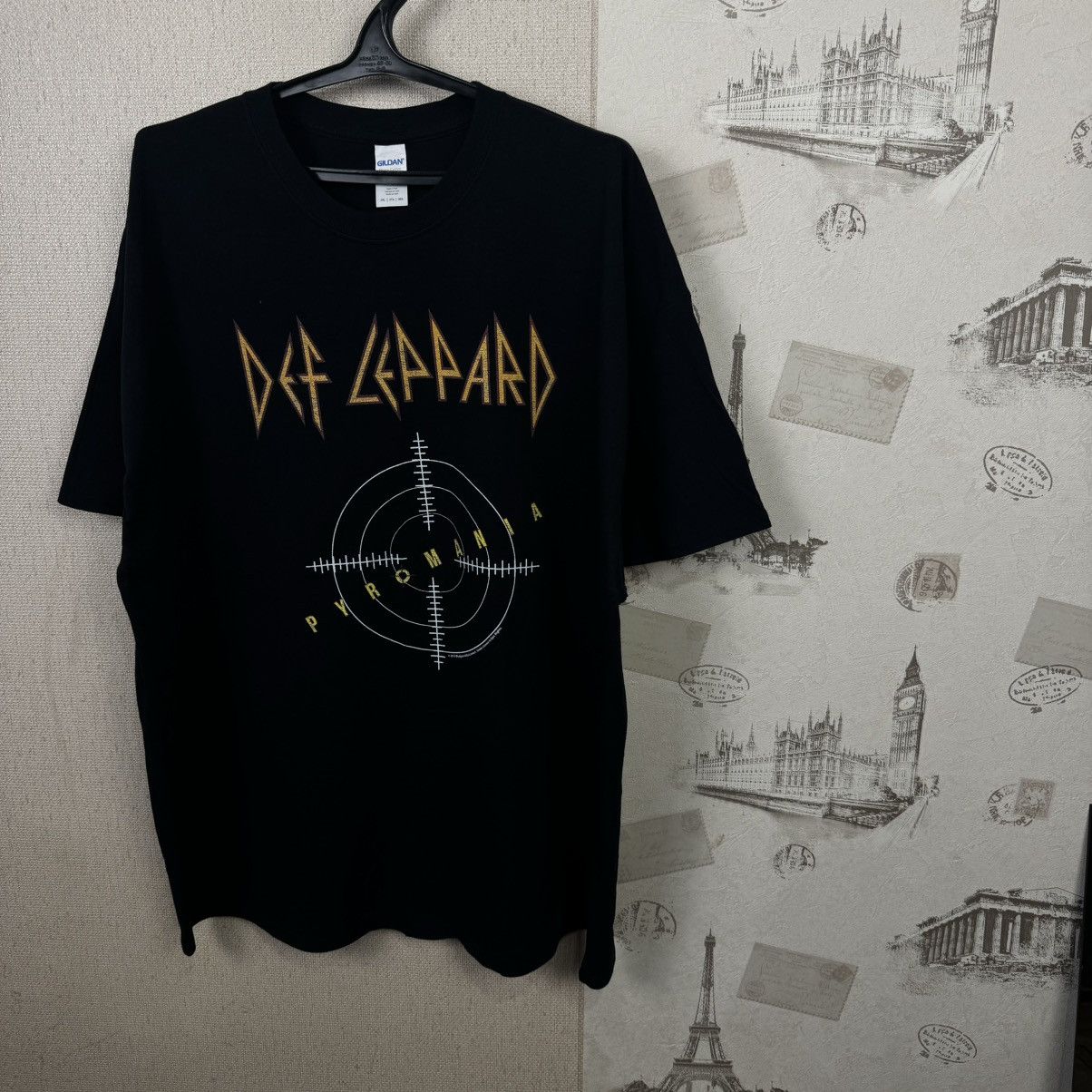 Band Tees × Vintage Vintage Def Leppard T shirt Pyromania 2015 Black Mens Rock Size US XXL / EU 58 / 5 - 4 Thumbnail
