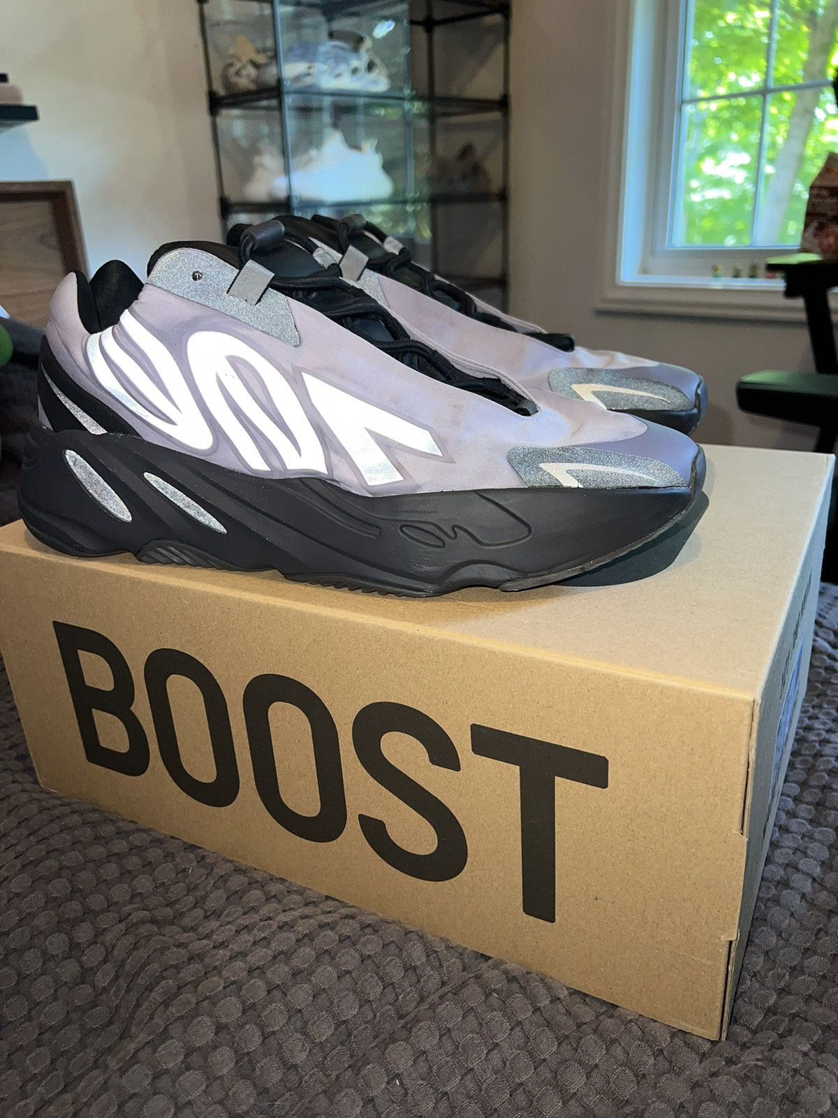 yeezy 700 earth