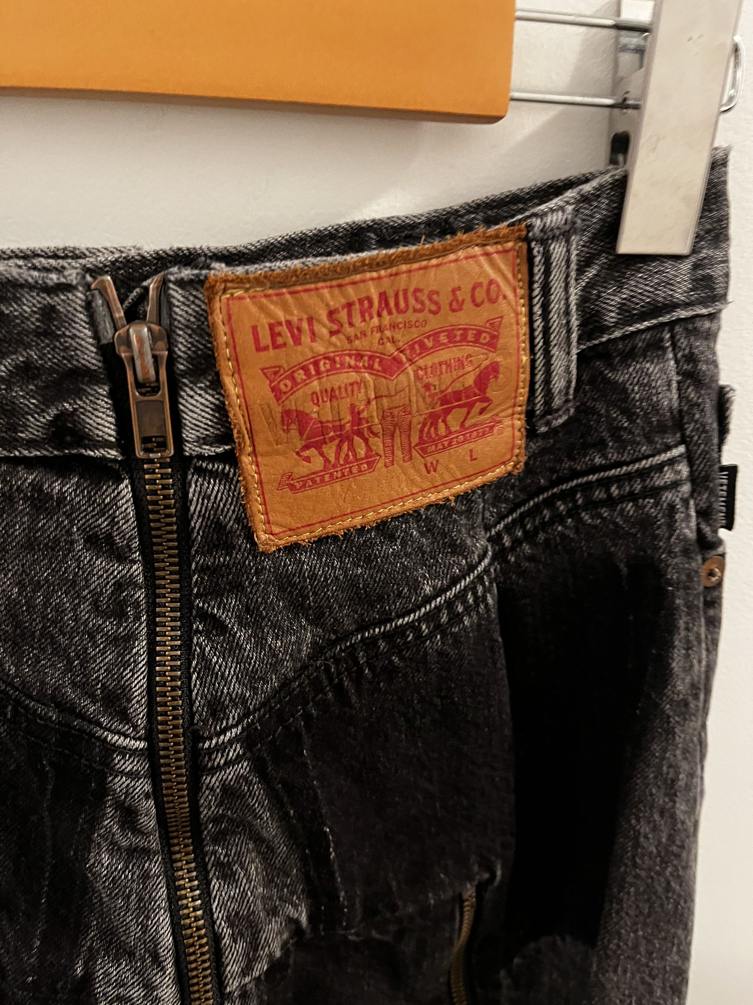 Levi's × Vetements AW17 Zipper Jeans Size 26" / US 2 / IT 38 - 10 Thumbnail