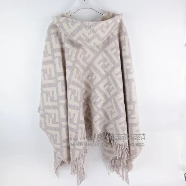 Fendi Fendi size 140*140cm Classic hooded monogrammed cashmere cl Size ONE SIZE - 2 Thumbnail