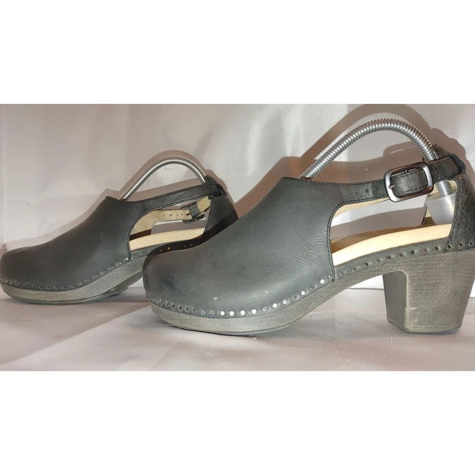 Dansko Dansko Sassy Black Milled Burnished Clogs Size 40 Size US 9.5 / IT 39.5 - 3 Thumbnail