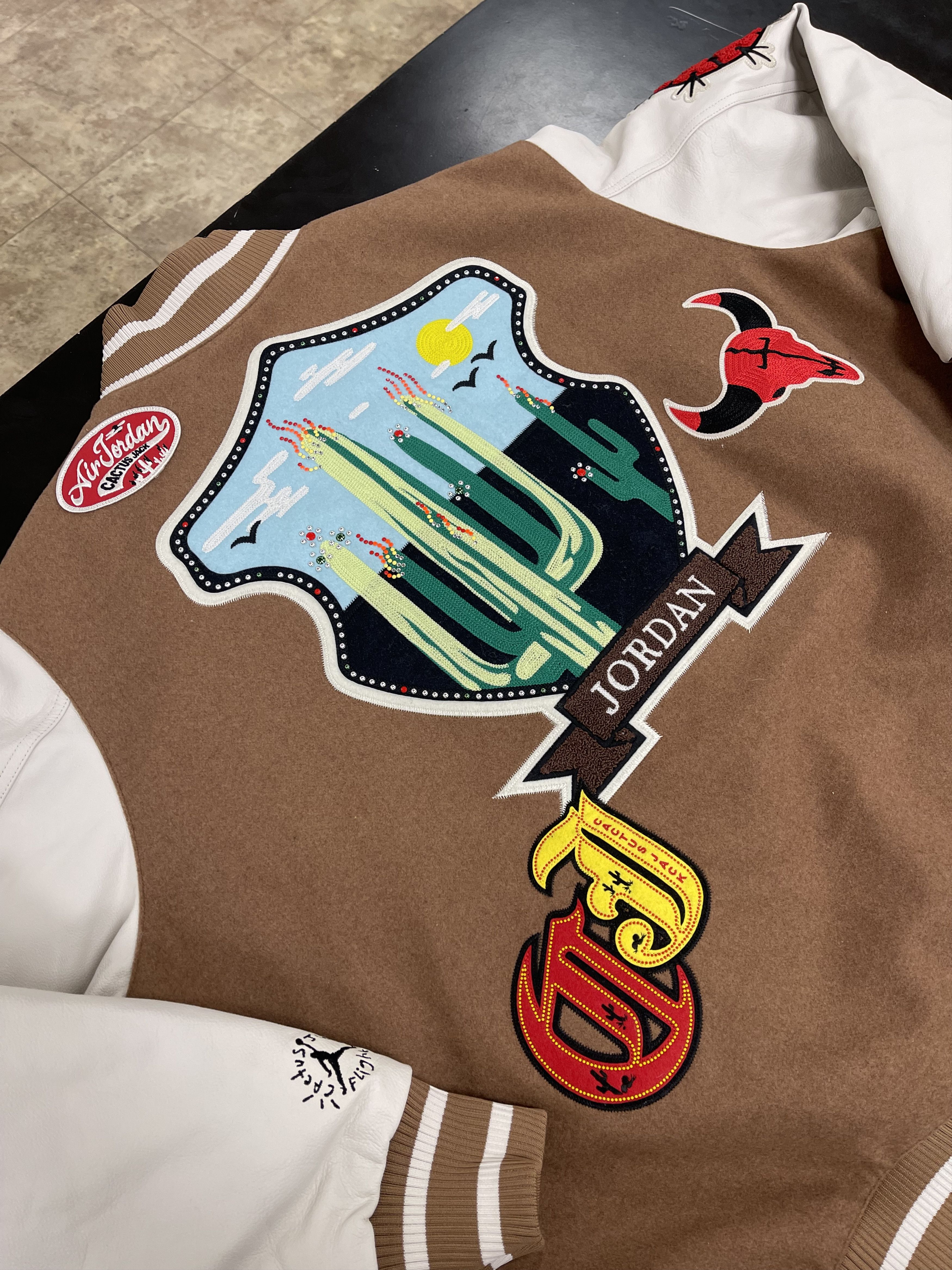 Jordan Brand × Travis Scott Travis Scott x Jordan Varsity Jacket Antique Brown Size US XXL / EU 58 / 5 - 3 Thumbnail