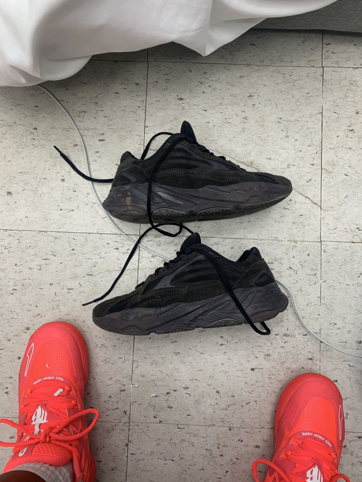 Adidas Yeezy 700 V2 Size US 8 / EU 41 - 3 Thumbnail