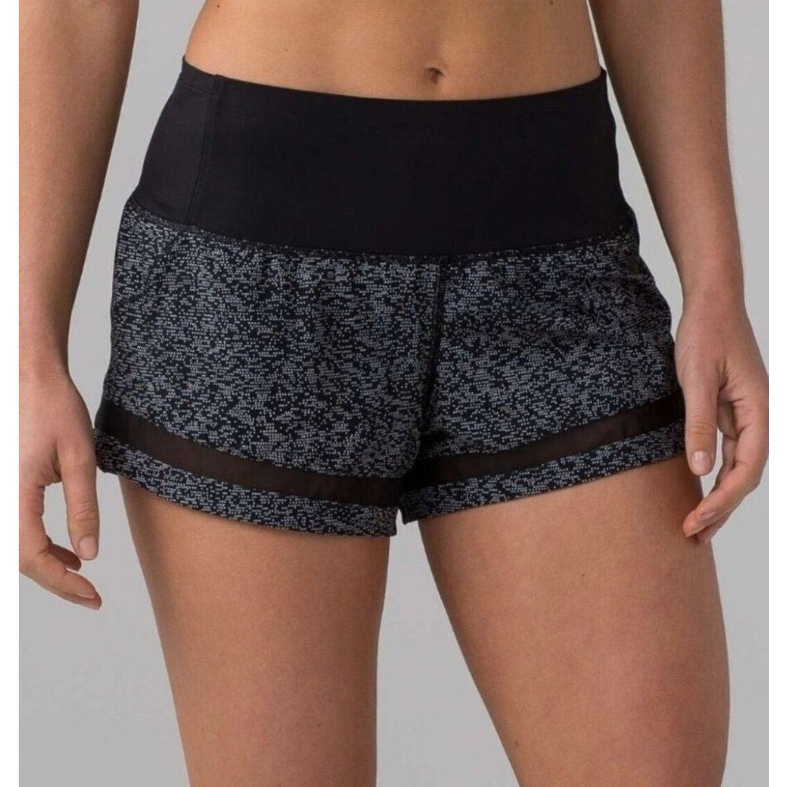 Lululemon Lululemon Lululemon Pace Perfect Short size 2 A000458 Size 26" / US 2 / IT 38 - 1 Thumbnail