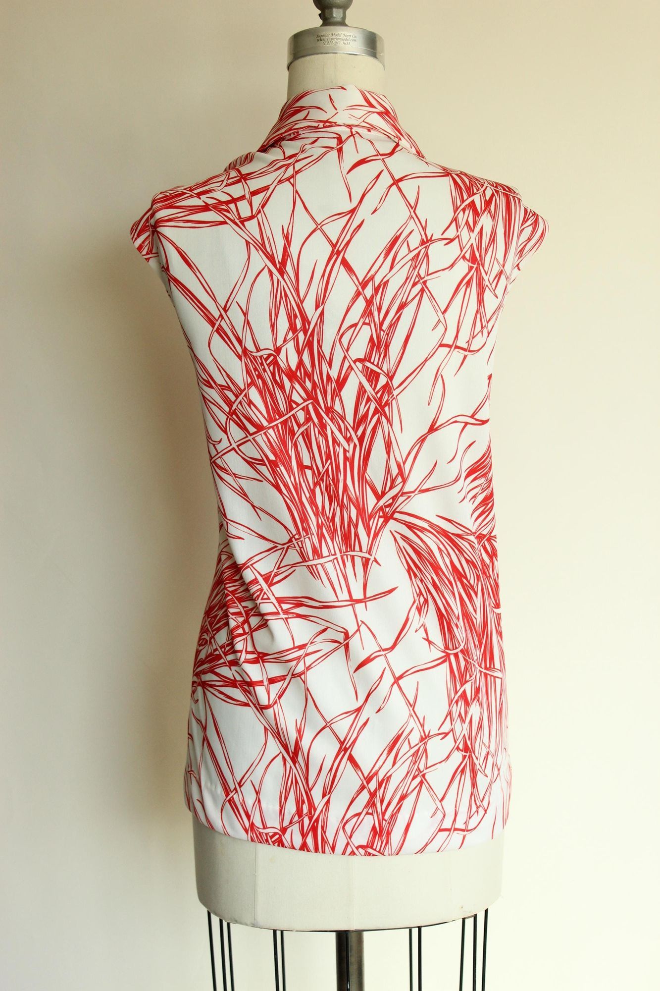 Vintage Vintage 1970s Top, Red and White Dagger Collar Botanical Pr Size XXL / US 16-18 / IT 52-54 - 9 Thumbnail
