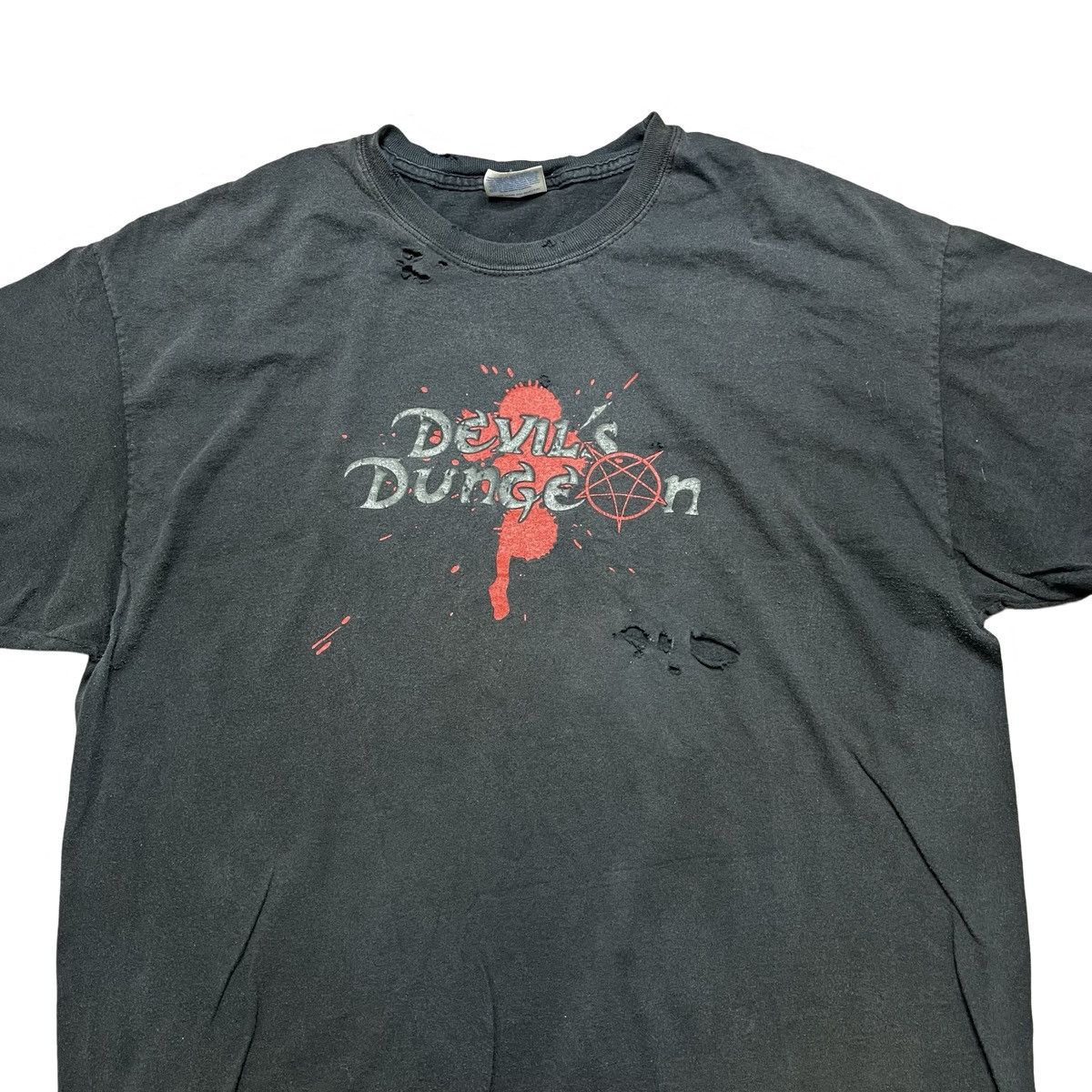 Vintage vintage devils dungeon haunted house tshirt Size US XL / EU 56 / 4 - 7 Thumbnail