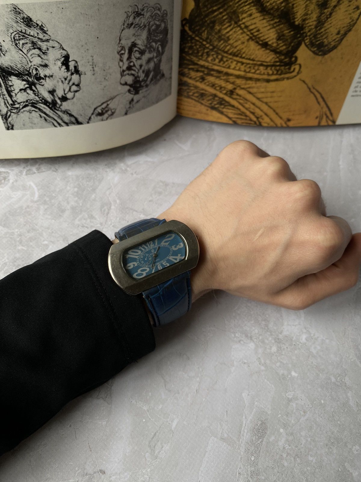 Japanese Brand × Jewelry × Vintage Elegant Oval Watch with Blue Strap - Stylish Timepiece Size ONE SIZE - 2 Thumbnail
