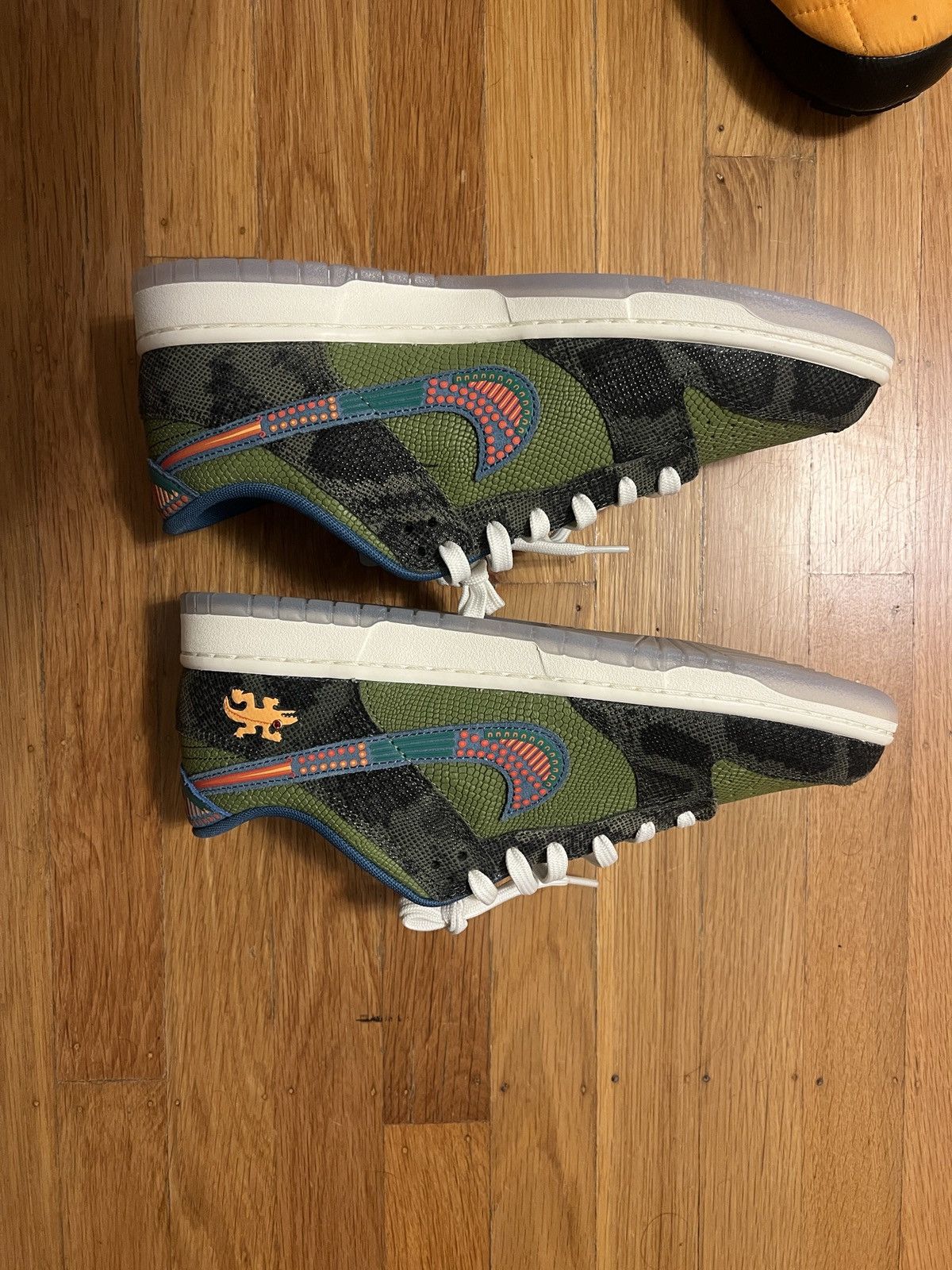 Nike Nike siempre familia dunk Size US 11 / EU 44 - 5 Thumbnail