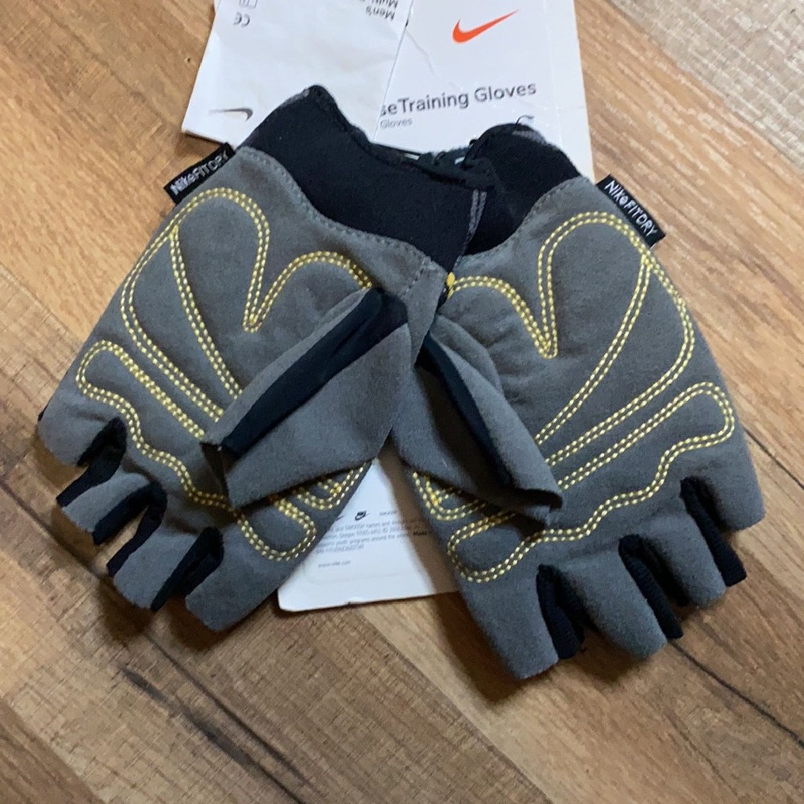 Nike 2006 Nike Fit Dry Multi Purpose Training Gloves Size ONE SIZE - 2 Thumbnail