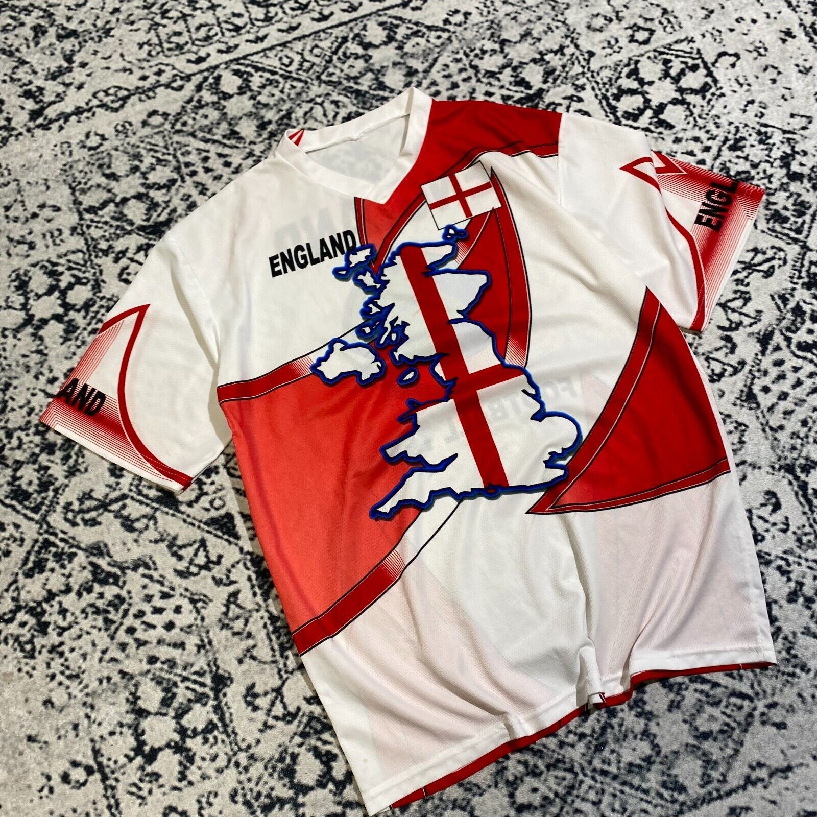 Vintage Vintage White Red Polyester T-Shirt Size XL England Football Size US XL / EU 56 / 4 - 3 Thumbnail