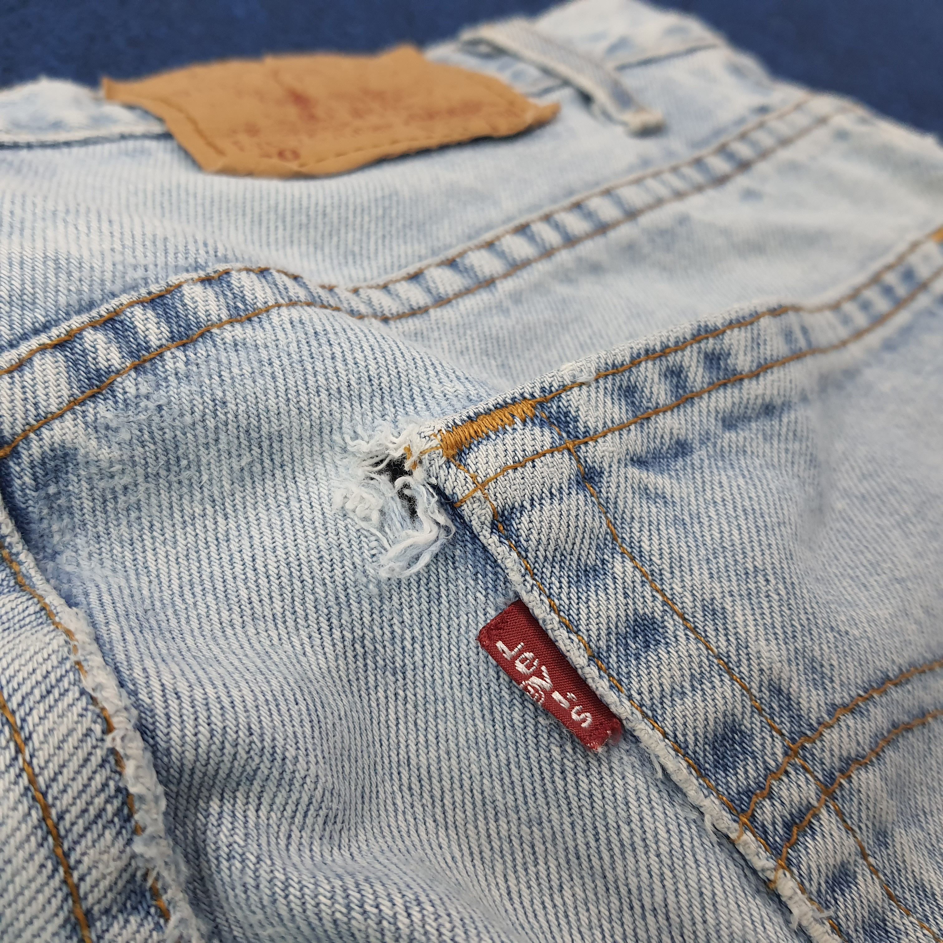 Levi's Vintage Levis 560 Red Tab Loose Fit Tapered Denim C265N10 Size US 33 - 18 Thumbnail