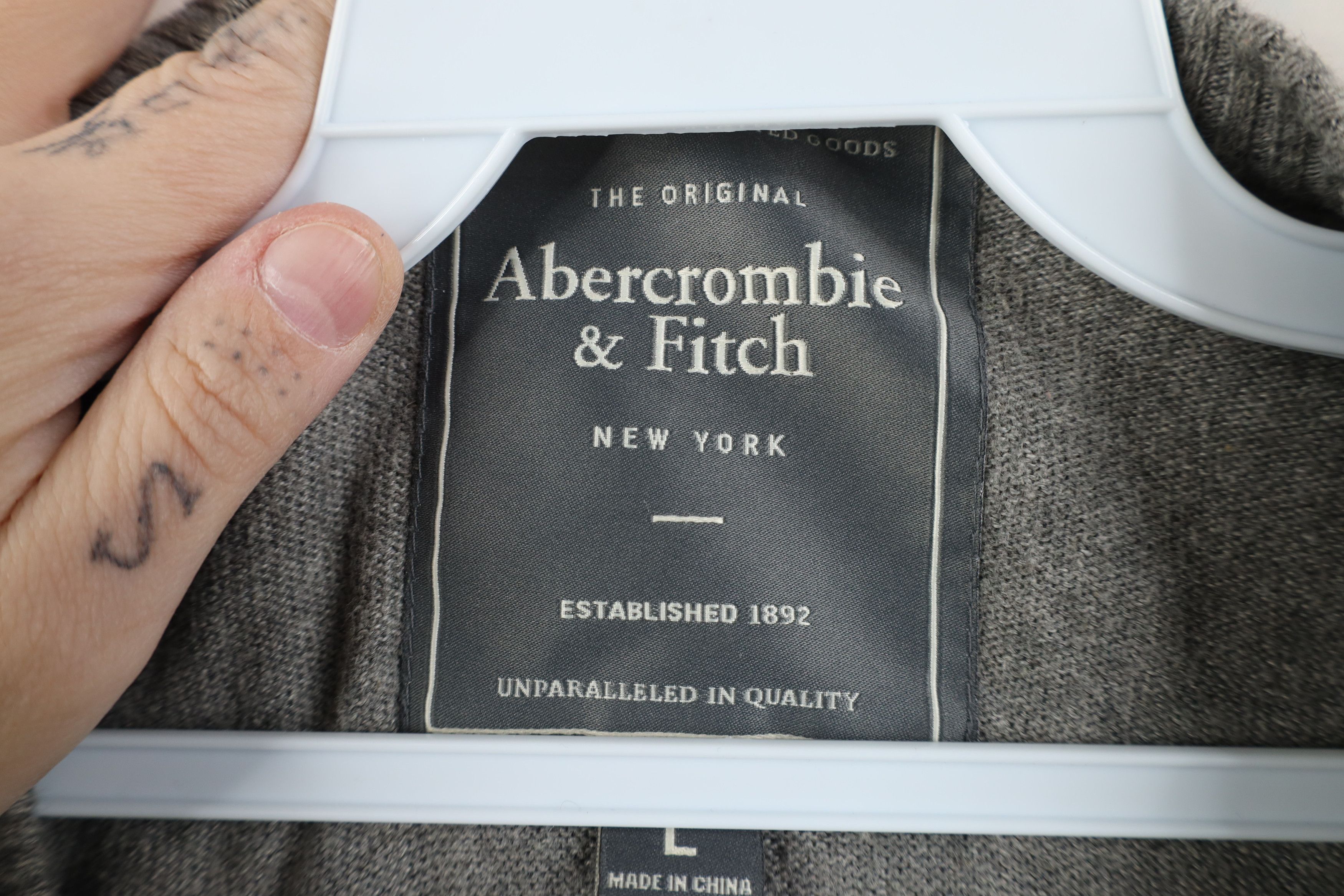 Abercrombie & Fitch Vintage Y2K Abercrombie & Fitch Knit V-Neck Sweater Gray Size US L / EU 52-54 / 3 - 5 Thumbnail