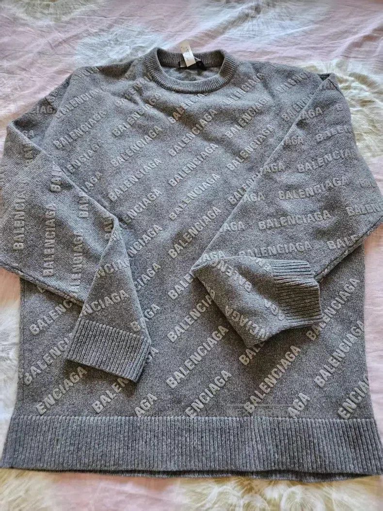 Balenciaga Balenciaga Sweater with logo all over Size US XS / EU 42 / 0 - 1 Thumbnail