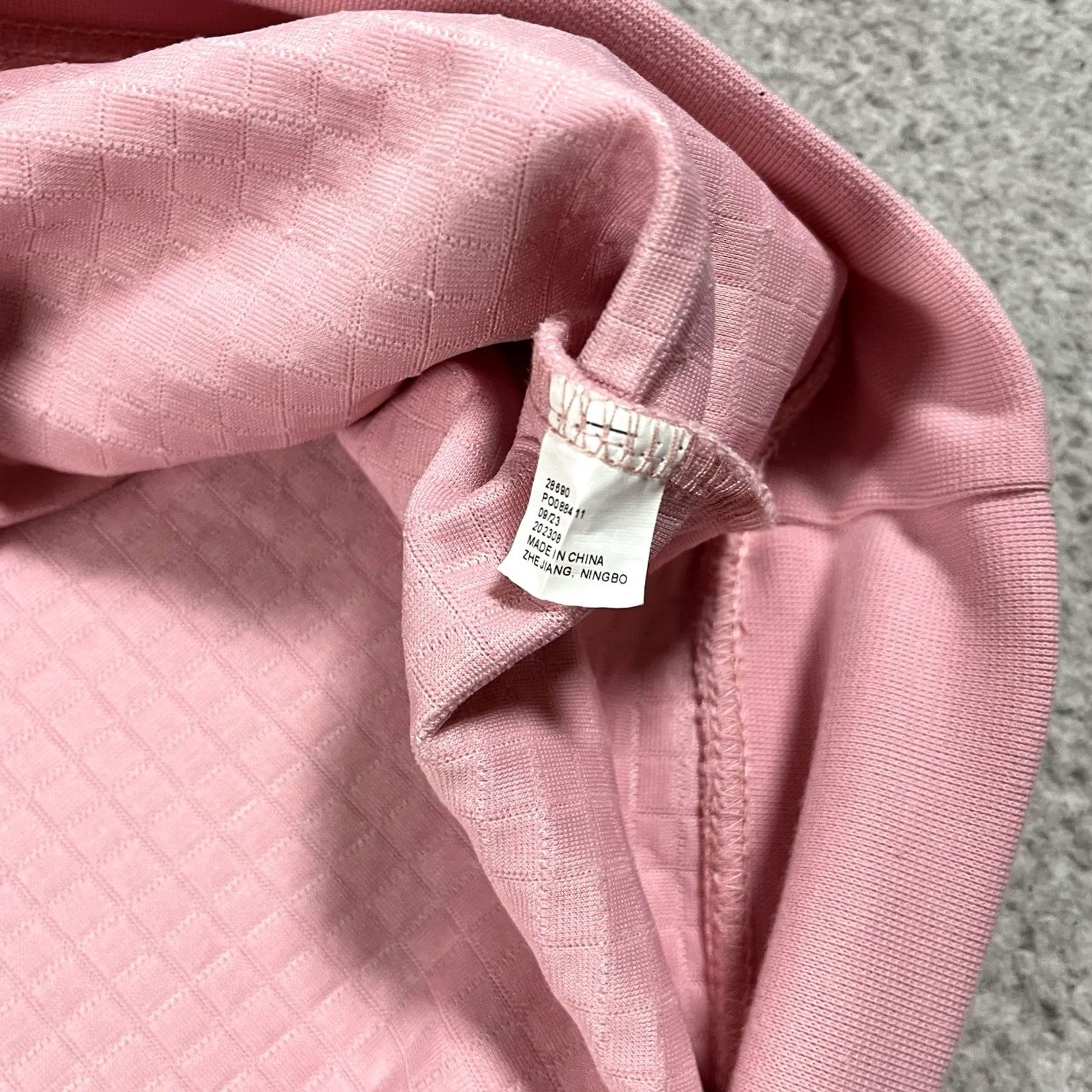 Vintage Hello Kitty Sanrio Sweatshirt 2XL Pink Long Sleeve Pullover Women 2XL Sweatshirt Sanrio Logo 90s Anime Cartoon BoxLunch Exclusive Size XXL / US 16-18 / IT 52-54 - 4 Thumbnail