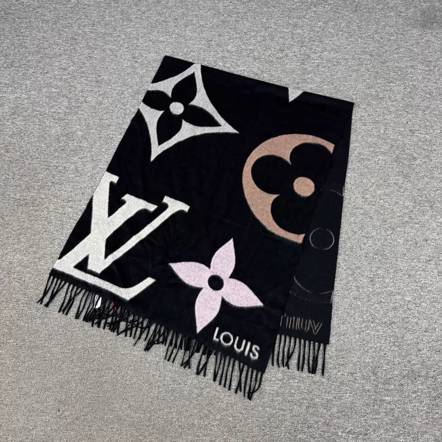 LV Black Gradient Monogram Cashmere Scarf 99 New