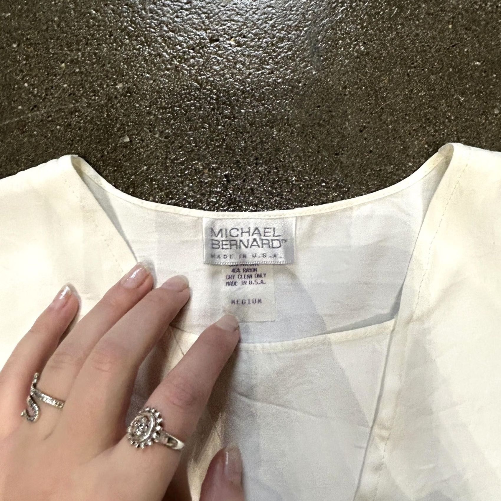 Vintage Michael Bernard Blouse Womens Medium White V Neck Long Sleeve Top Made In USA Size M / US 6-8 / IT 42-44 - 3 Thumbnail
