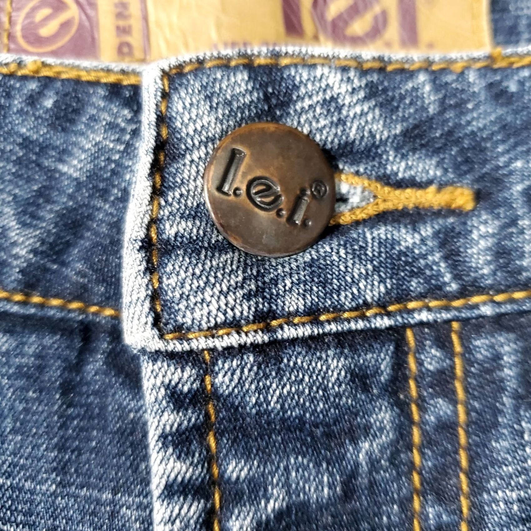 Vintage VINTAGE Lei Jeans Womens Capri Denim 28 X 21.5 Blue Mid Rise Size 5 90s Bohemian Stretch Jeans Womens Size 27" / US 4 / IT 40 - 5 Thumbnail