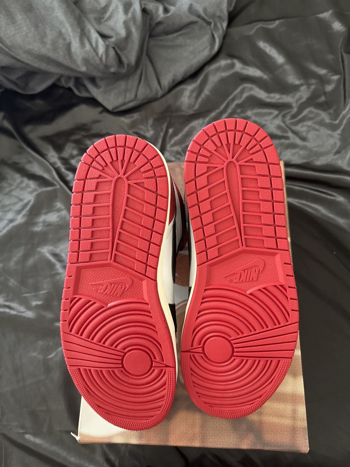 Jordan Brand × Nike Air Jordan 1 Retro High OG Size US 11 / EU 44 - 3 Thumbnail