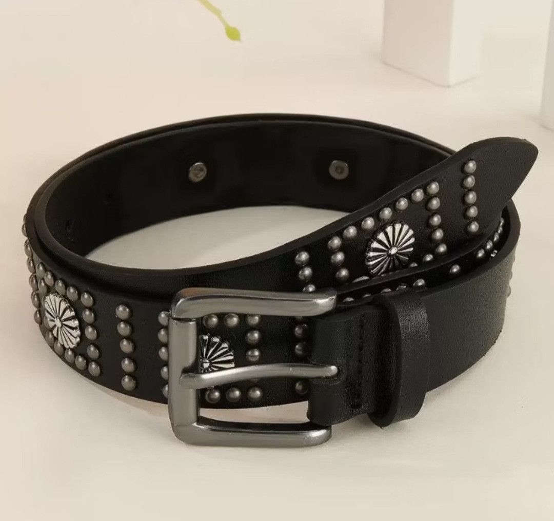 💥Black colour harajuku floral rivet belt