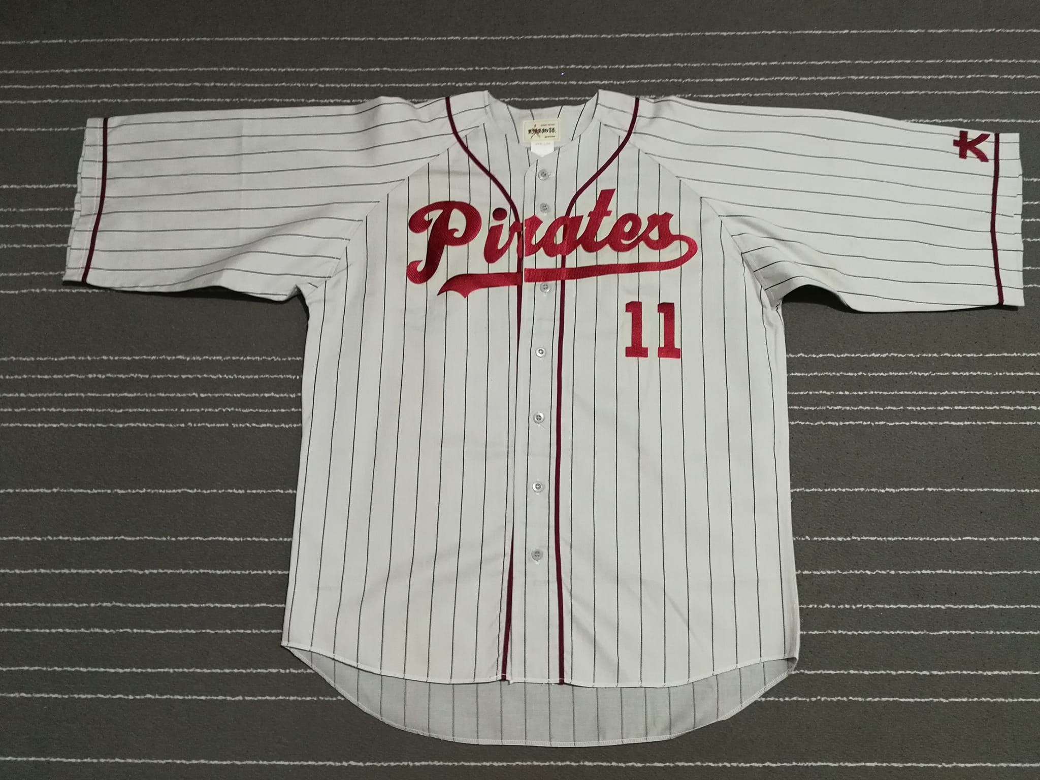 Rare vintage Pirates 11 by reward XL
