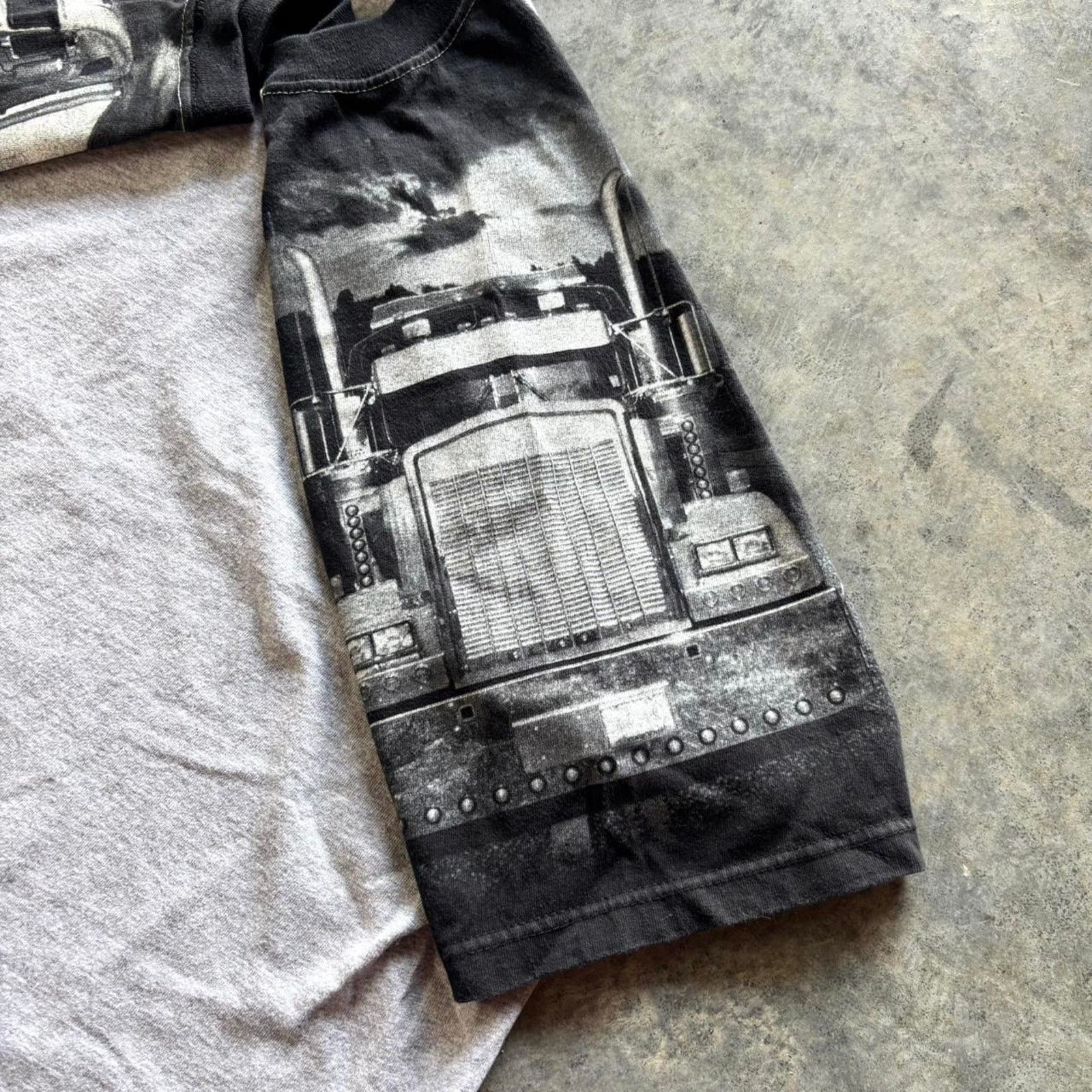 Harley Davidson × Vintage Vintage 90s Sleeve Print Old Dominion Trucker T-shirt Size US L / EU 52-54 / 3 - 1 Thumbnail