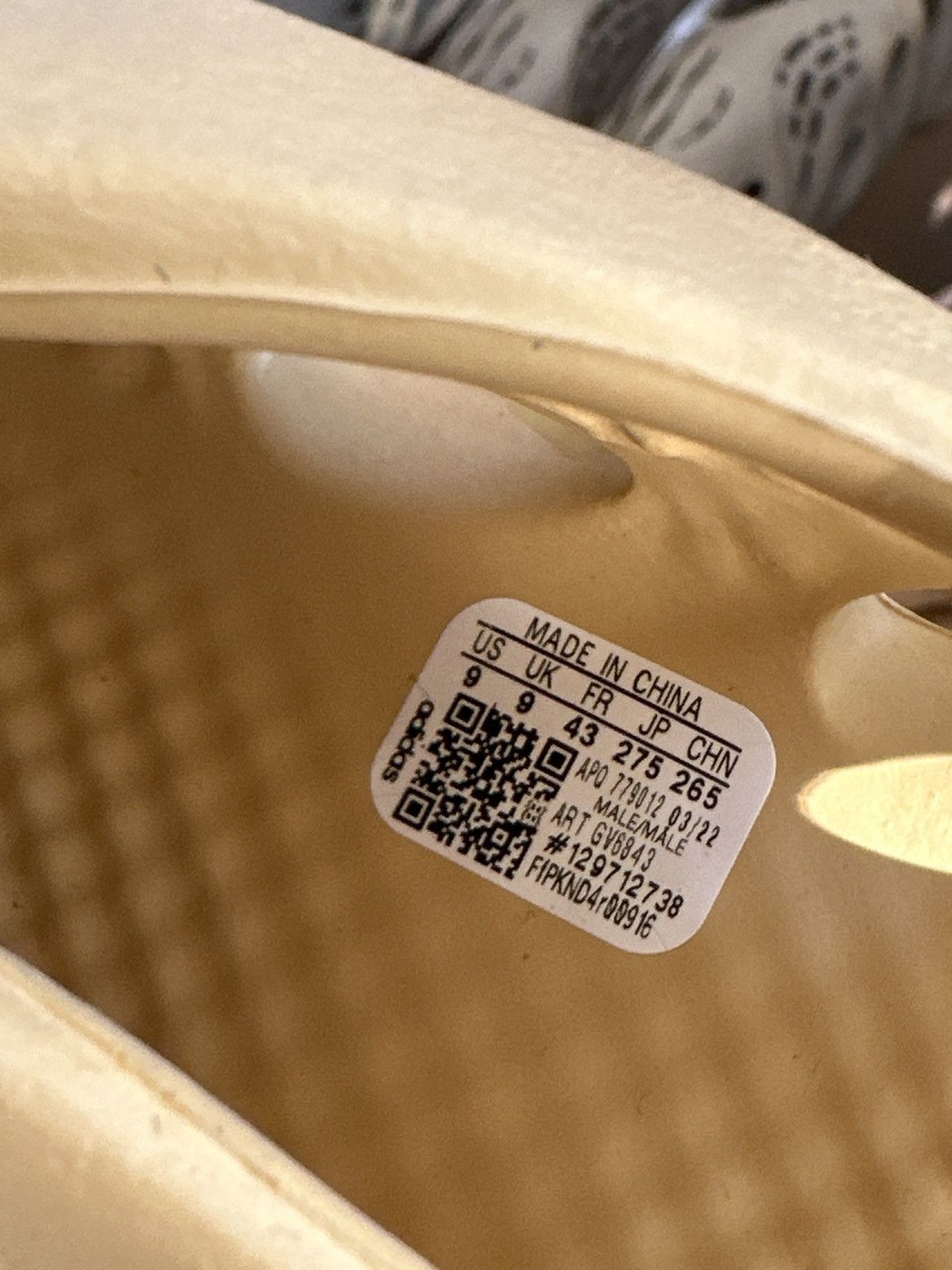Adidas Sulfur YEEZY Foam Runner Size US 9 / EU 42 - 5 Thumbnail