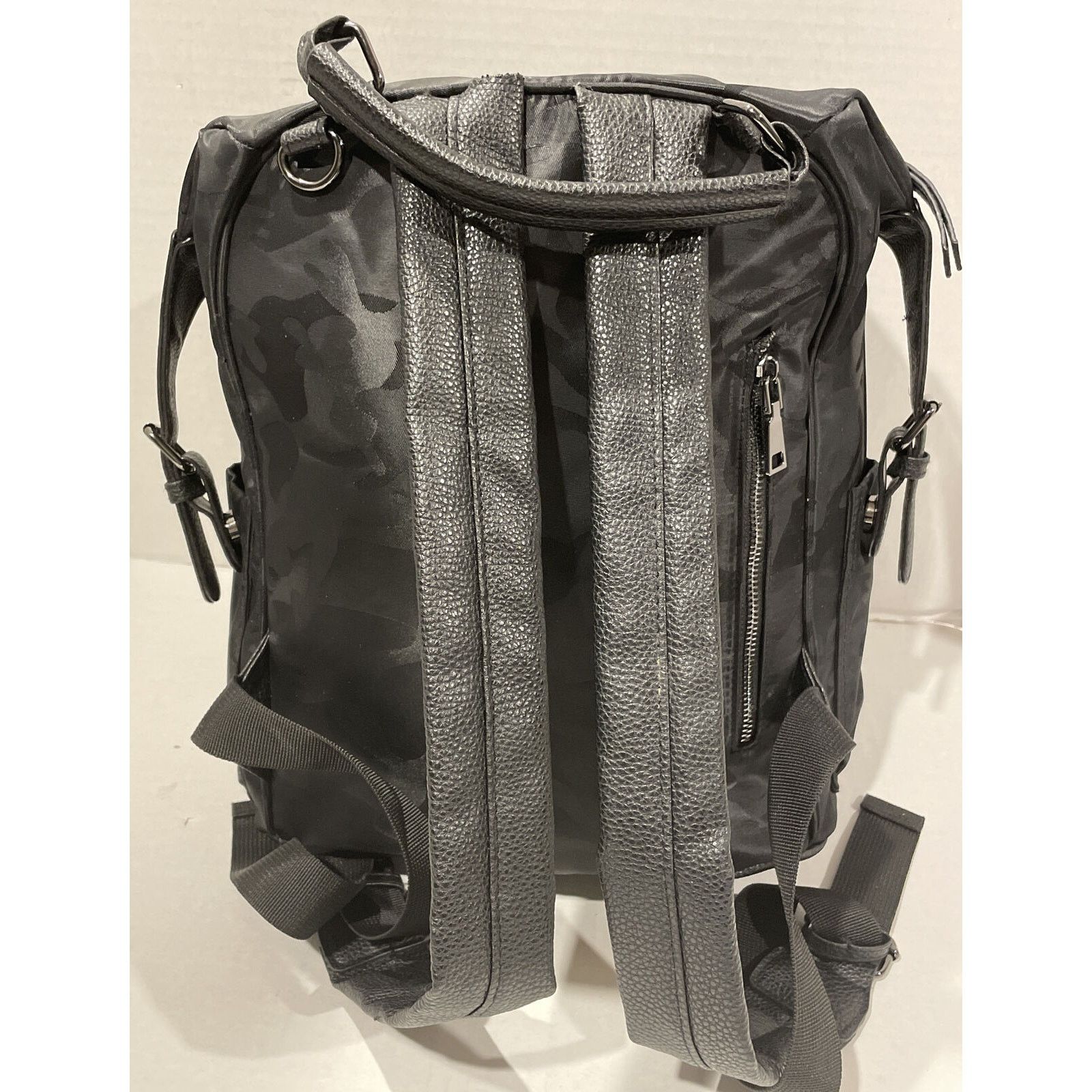 Other Tommy Bahama Camo Black Backpack Padded Size 26 - 3 Thumbnail