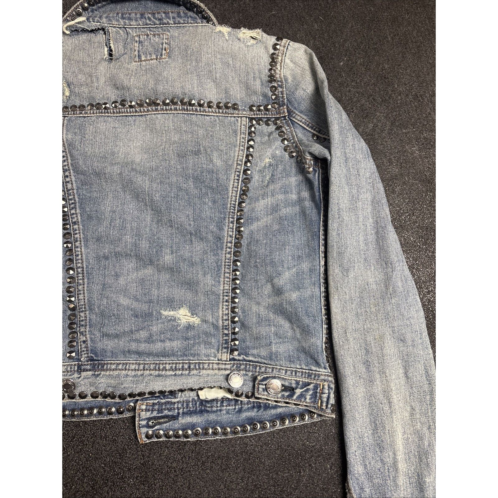 American Eagle Outfitters American eagle Studded jean jacket Size XS Distressed Denim Size S / US 4 / IT 40 - 10 Thumbnail