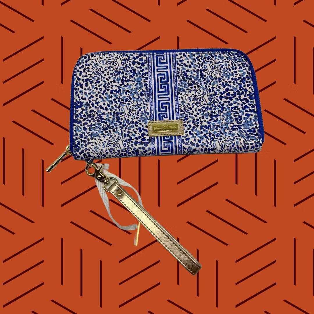 Lilly Pulitzer Pre-Owned Lilly Pulitzer Blue Wristlet Size ONE SIZE - 1 Thumbnail