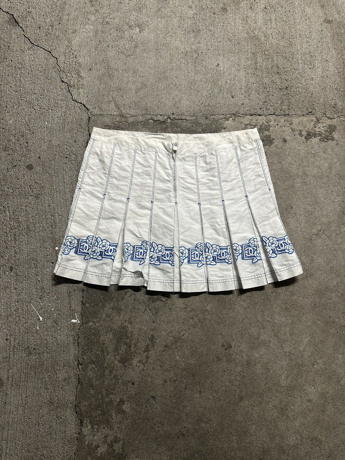 Chanel 2000s Chanel Floral Logo Vintage Pleated Skirt Size 30" / US 8 / IT 44 - 1 Thumbnail