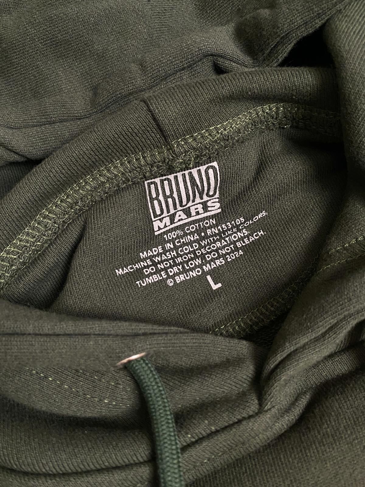 Japanese Brand Rare Bruno Mars Tokyo Dome Tour 2024 Green Hoodie Large Size US L / EU 52-54 / 3 - 4 Thumbnail