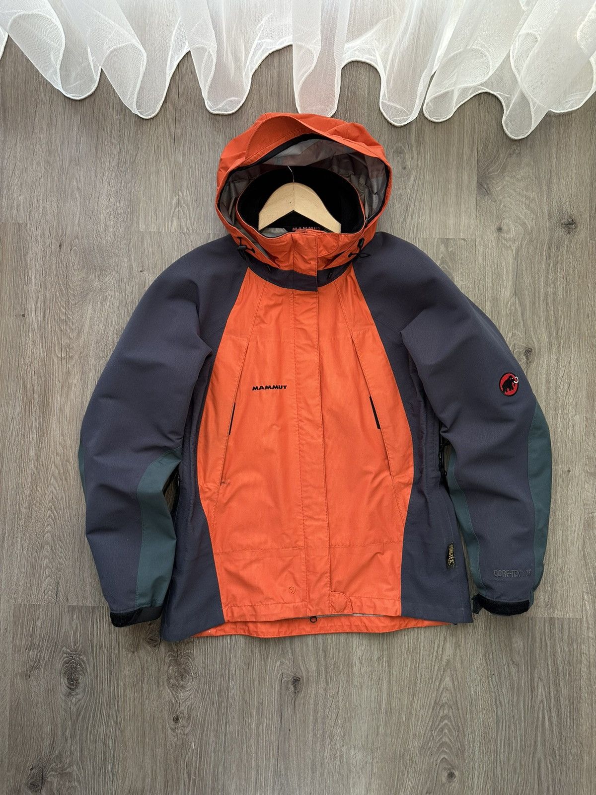image of Vintage Mammut Xcr Gore-Tex Outdoor Ski Jacket in Orange, Men's (Size Small)