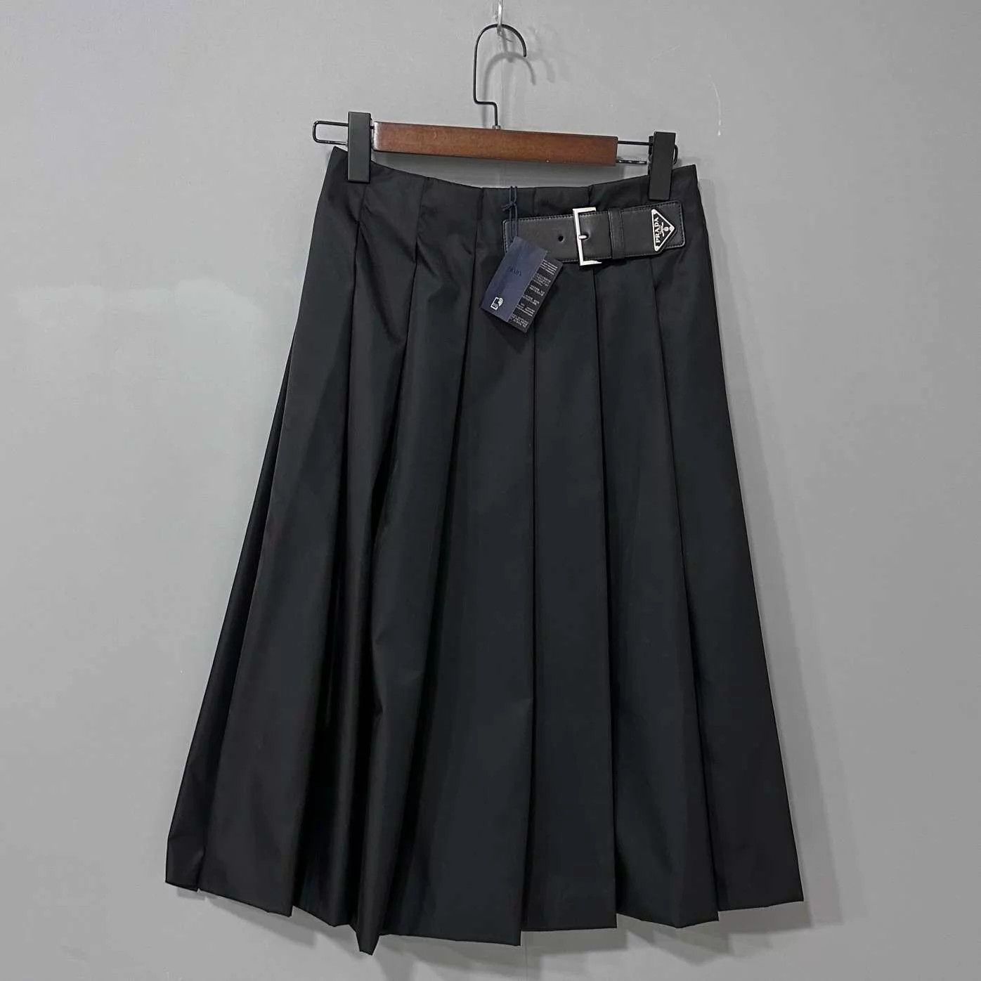 Prada PRADA 25 Nylon Skirt w/ Leather Buckle Triangle Logo Size 36 Size 25" / US 0 / IT 36 - 1 Thumbnail