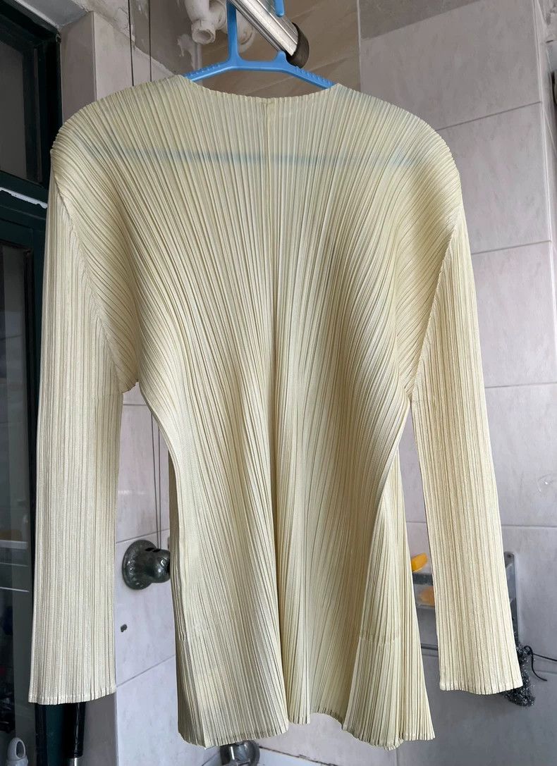 Issey Miyake Issey Miyake size:4 Beige pleated short-sleeved shirt Size XS / US 0-2 / IT 36-38 - 7 Thumbnail