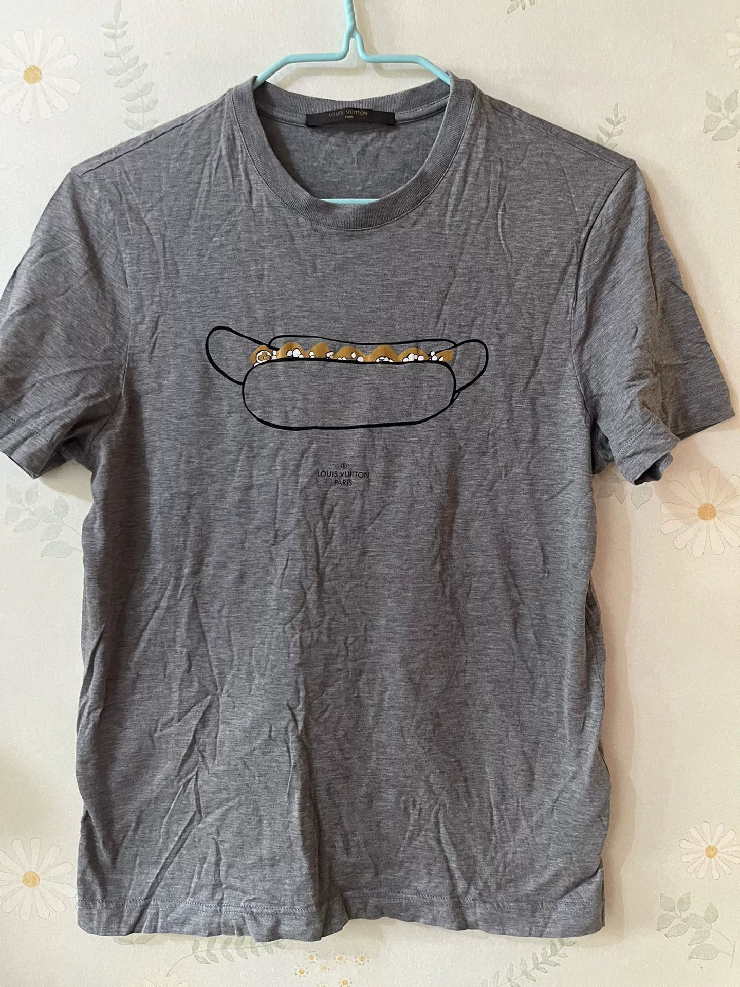 Louis Vuitton LV Gray Hotdog Letter T-shirt Size US S / EU 44-46 / 1 - 1 Thumbnail